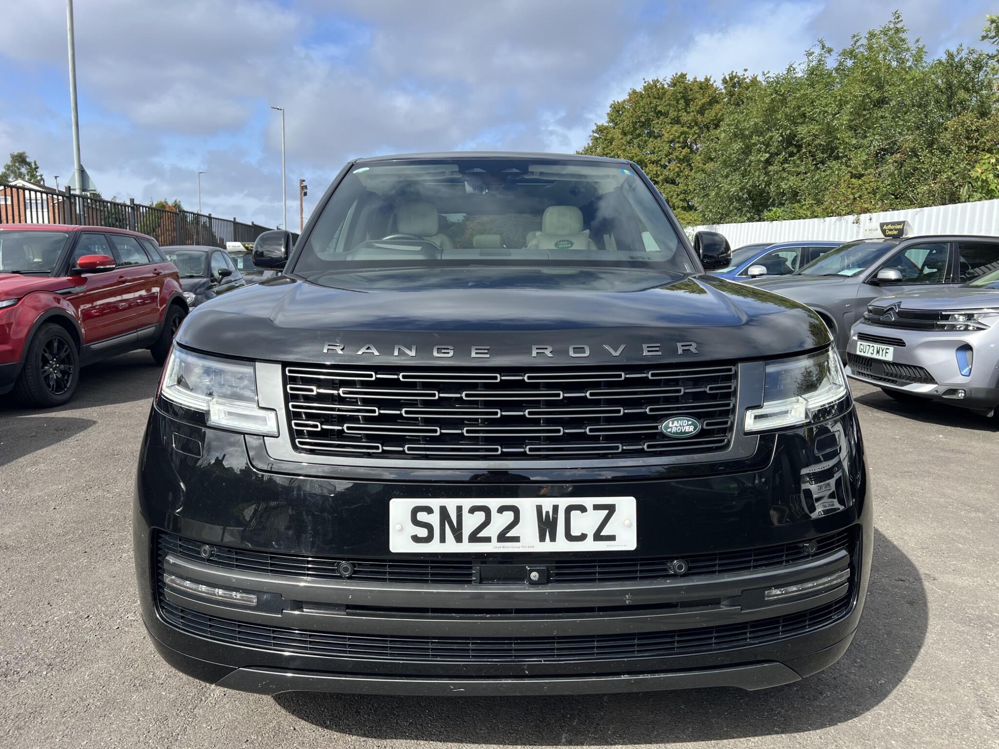 Land Rover Range Rover view 2