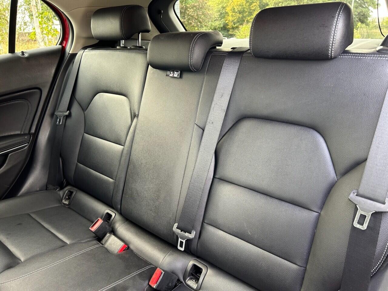 Mercedes-Benz GLA view 22