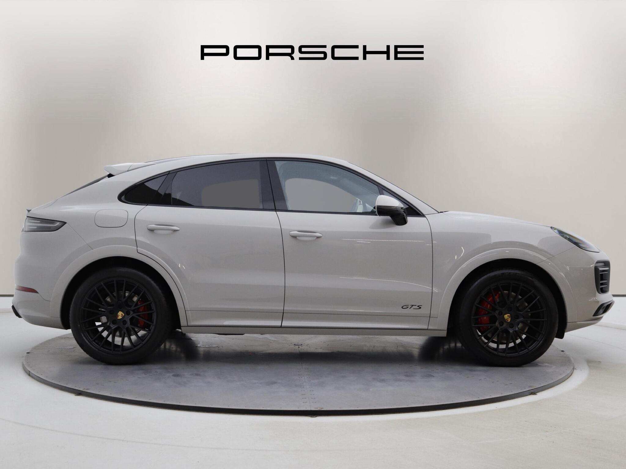 Porsche Cayenne view 3