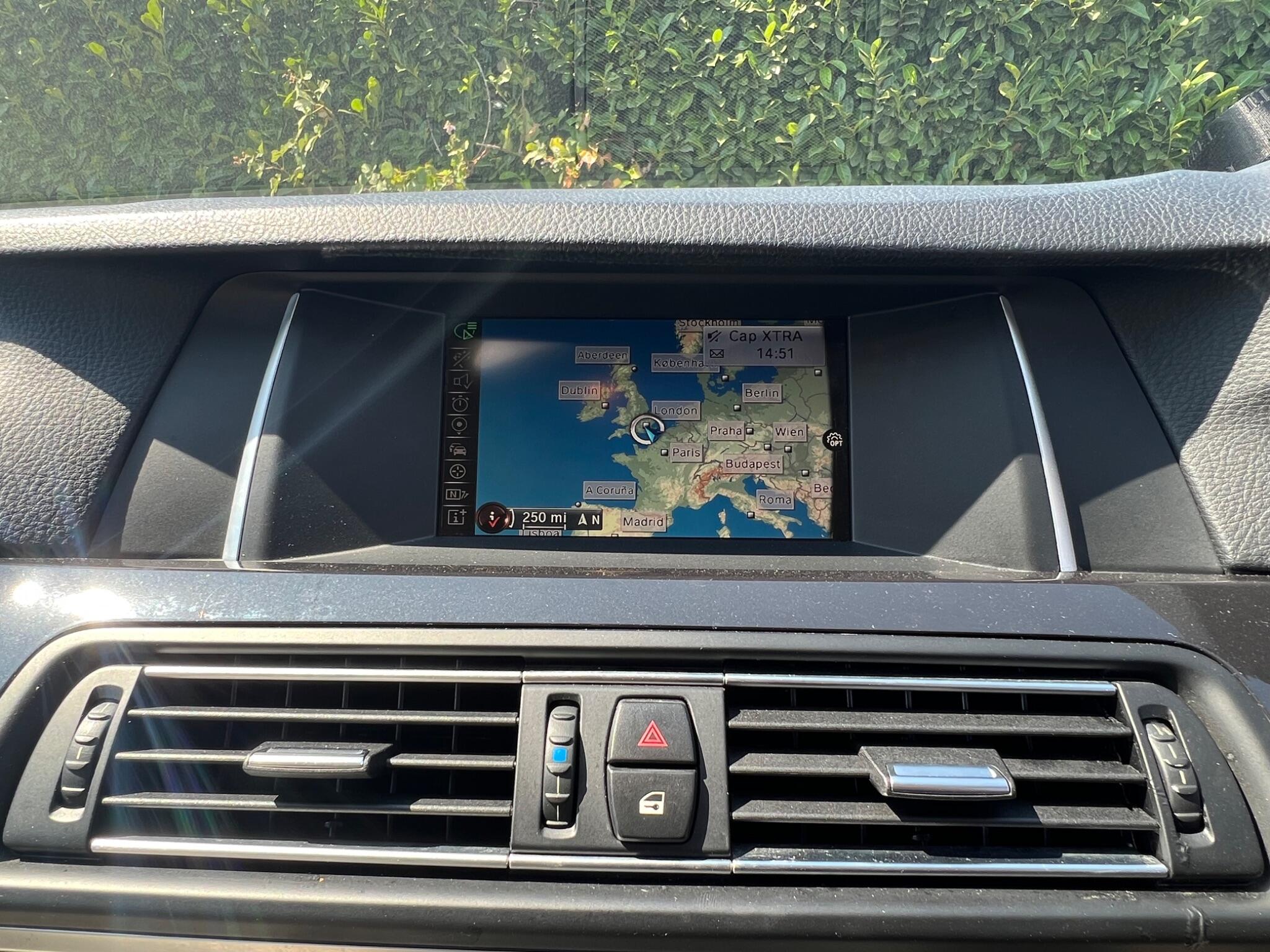 BMW 5 Series view 32