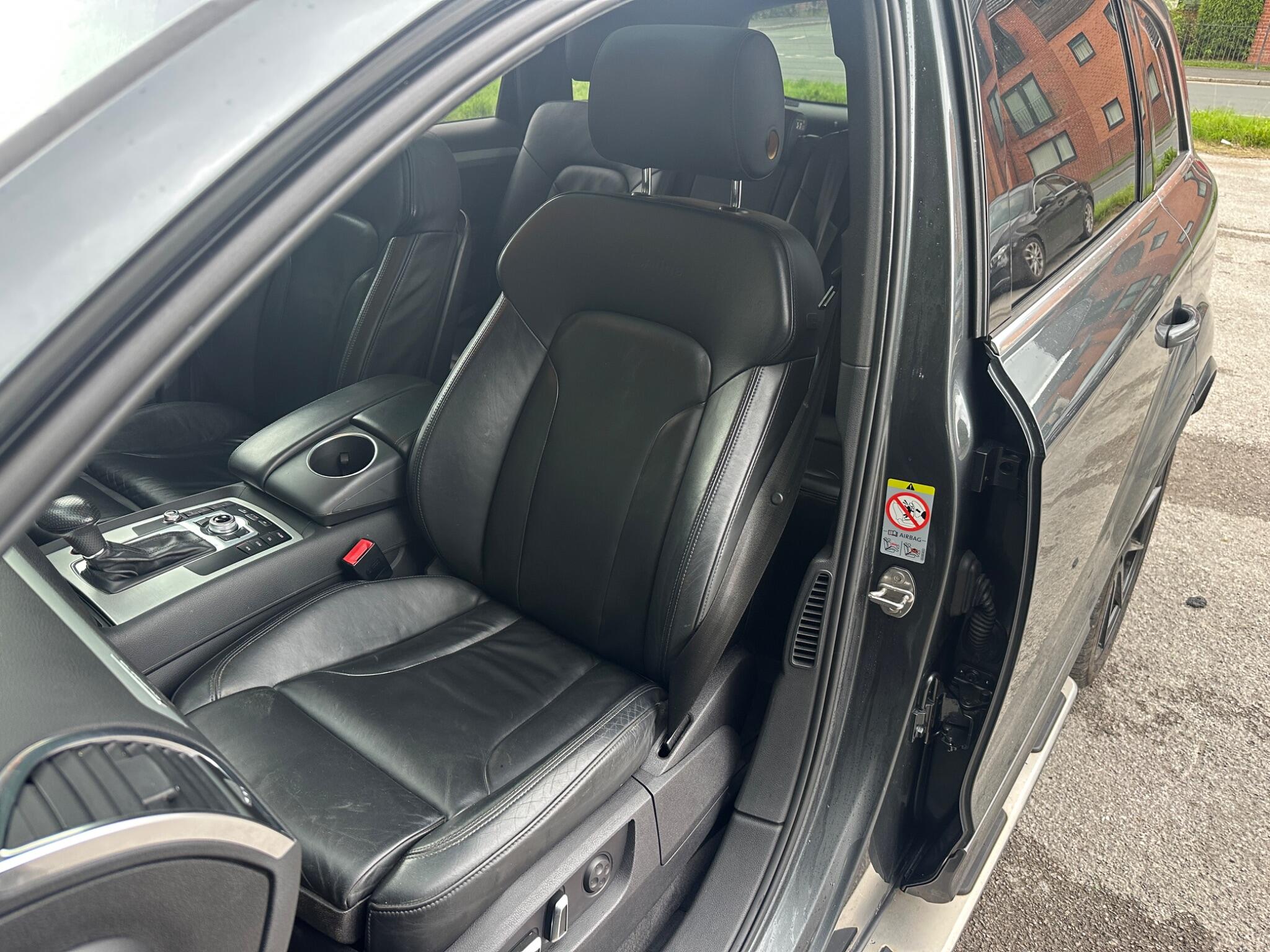Audi Q7 view 27