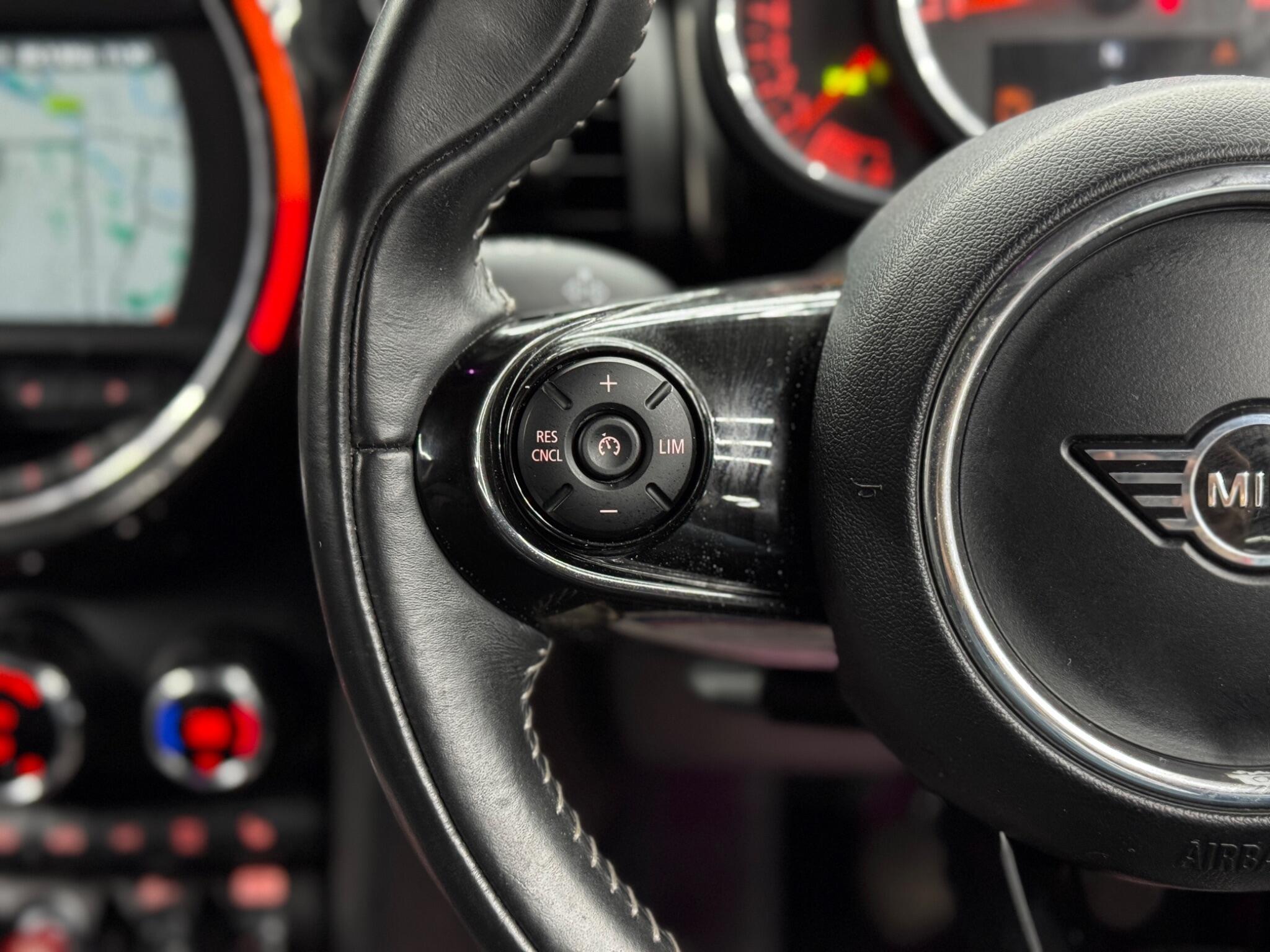 MINI Hatch view 19