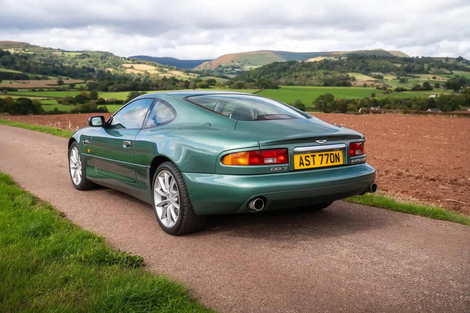 Aston Martin DB7 view 5