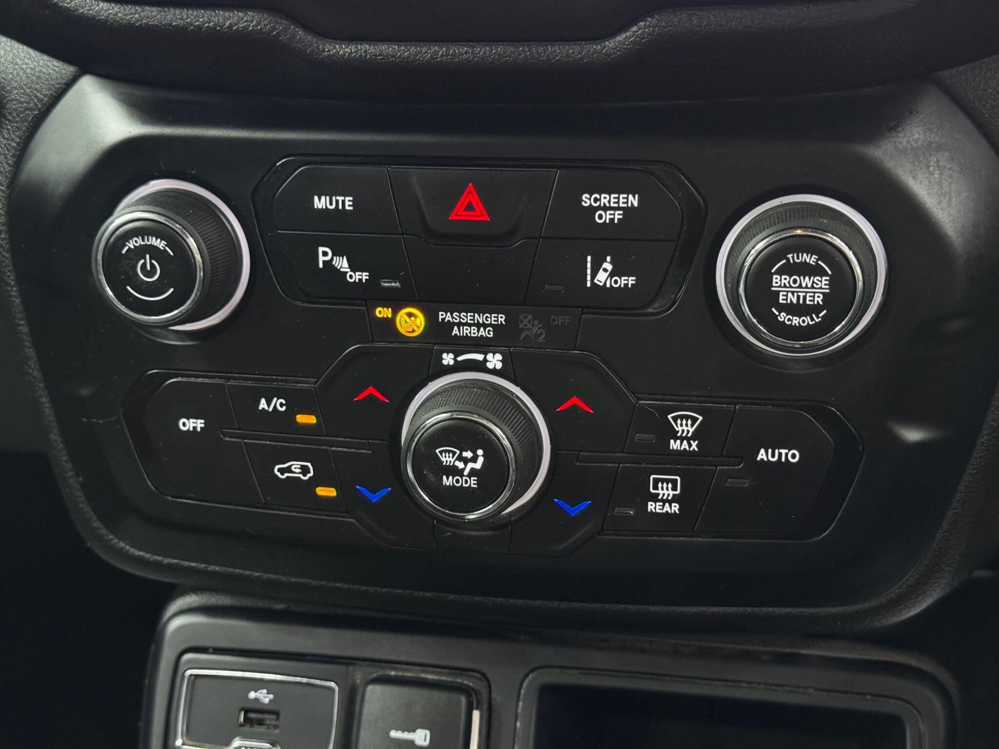 Jeep Renegade view 27