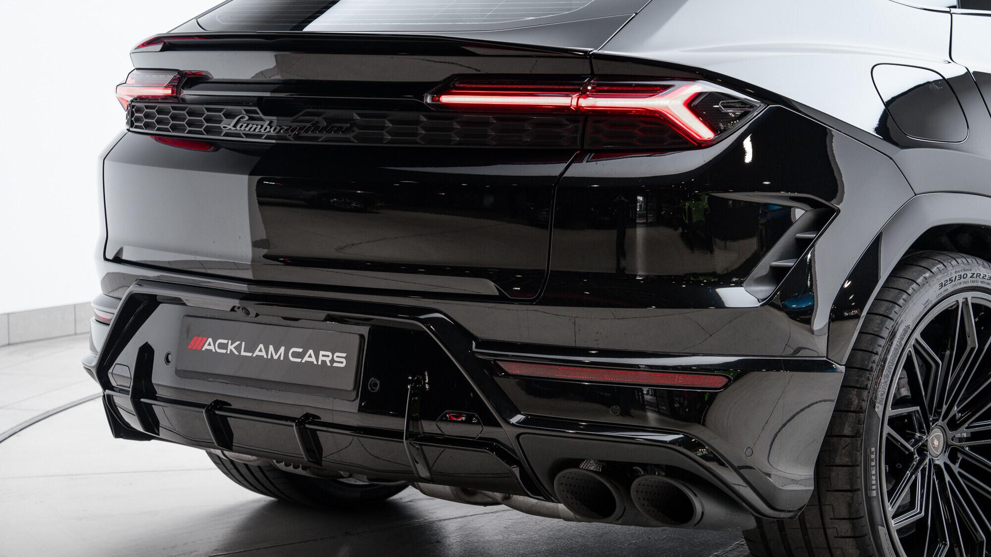 Lamborghini Urus view 17