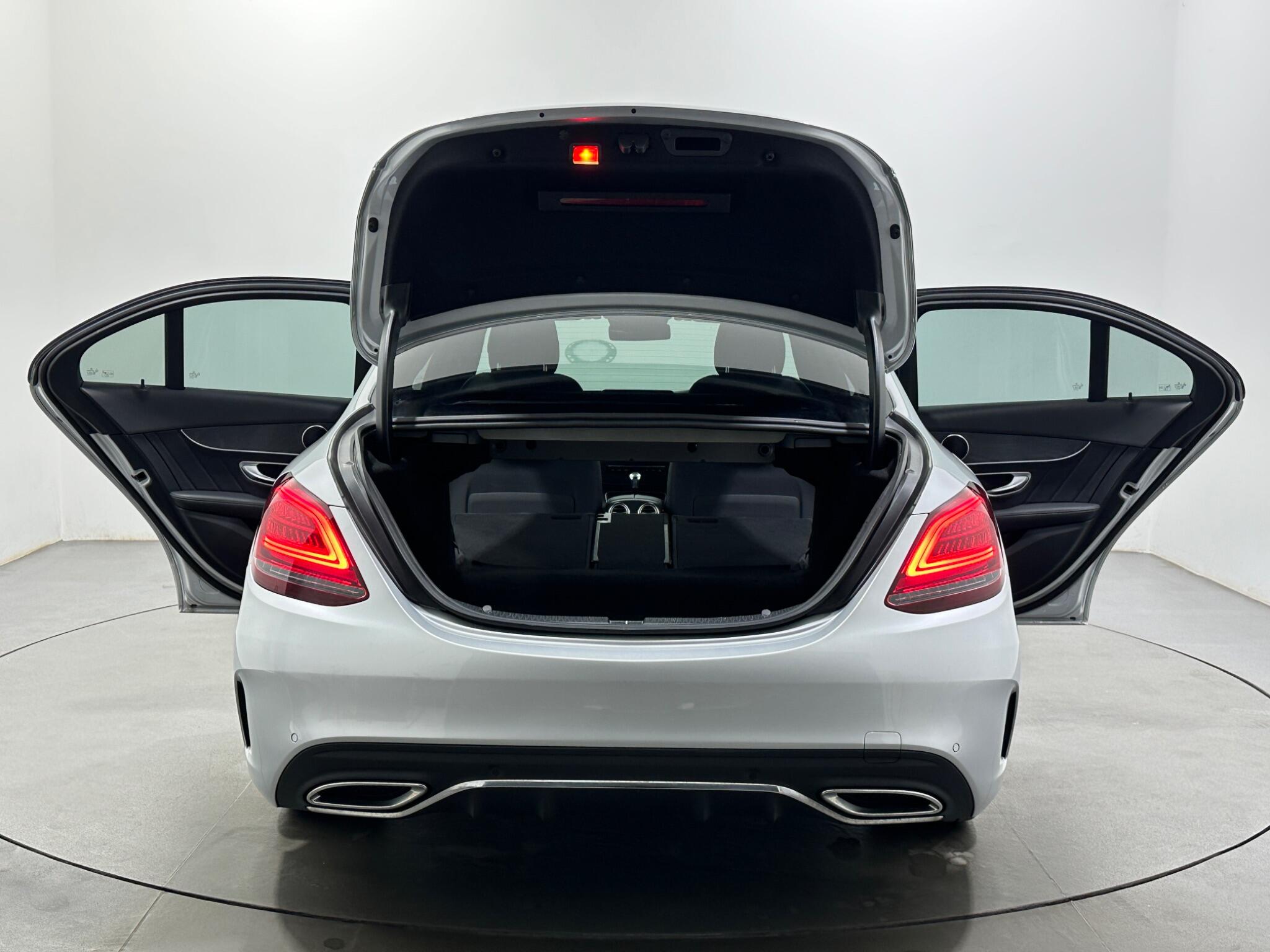 Mercedes-Benz C-Class view 44