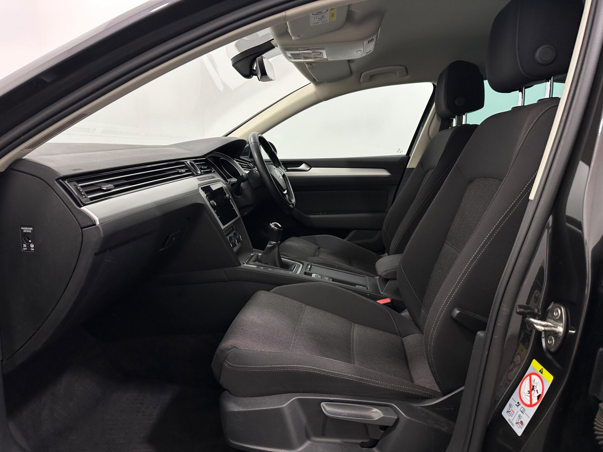 Volkswagen Passat view 35