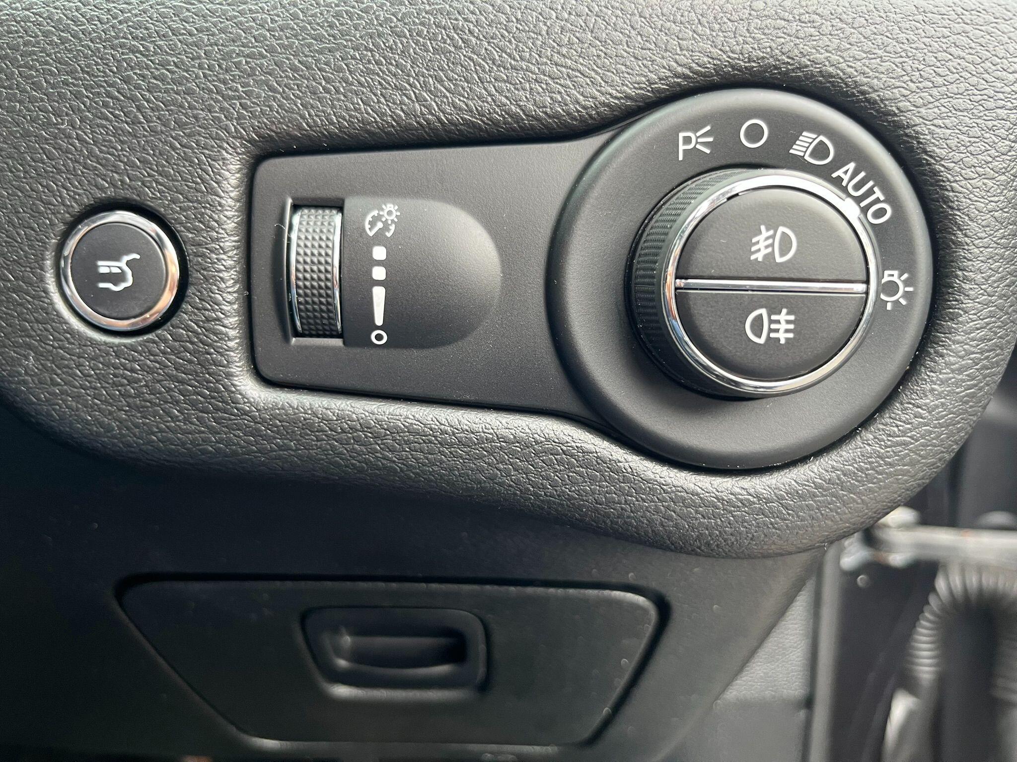 Jeep Cherokee view 28