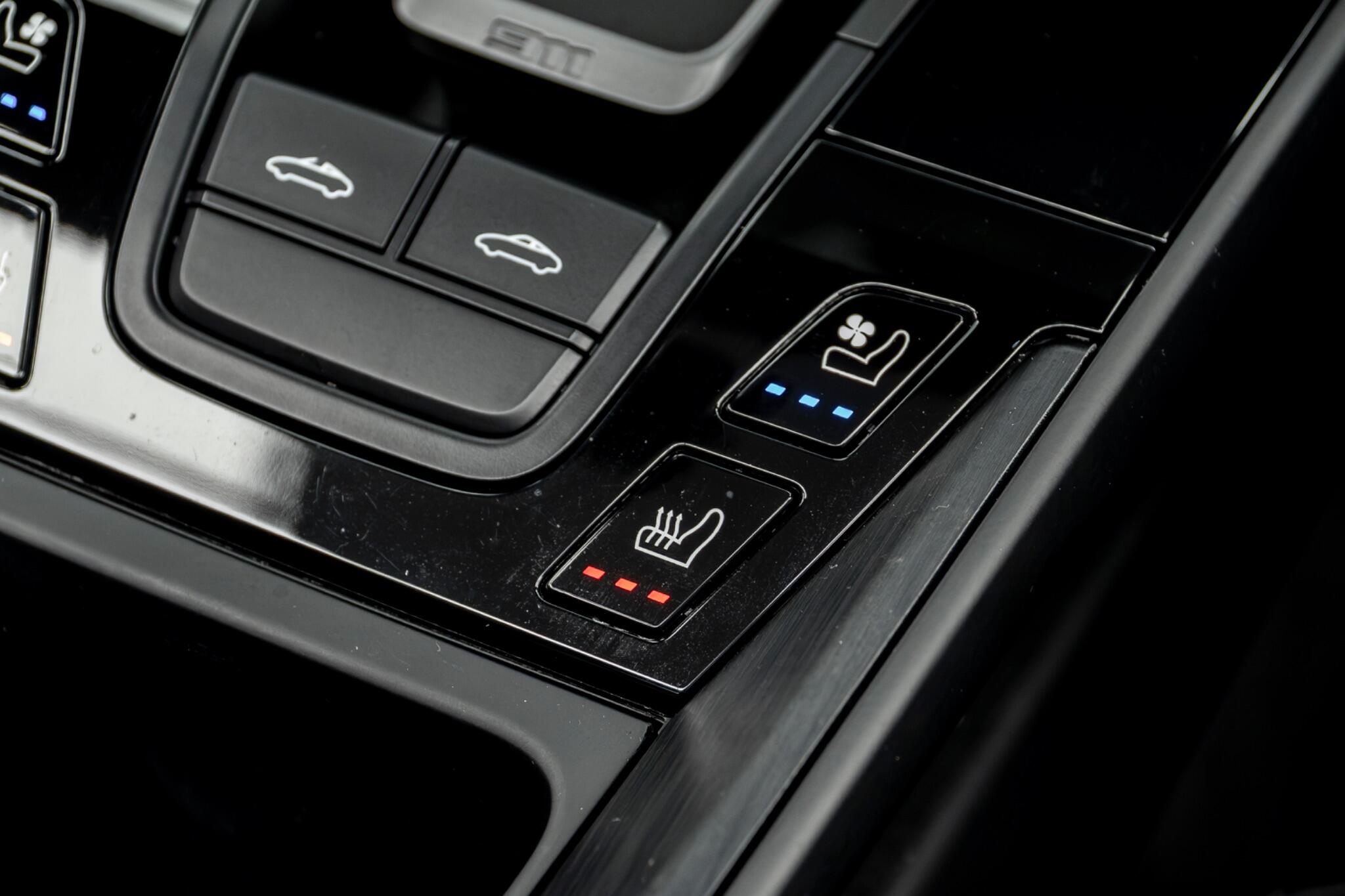 Porsche 911 view 44