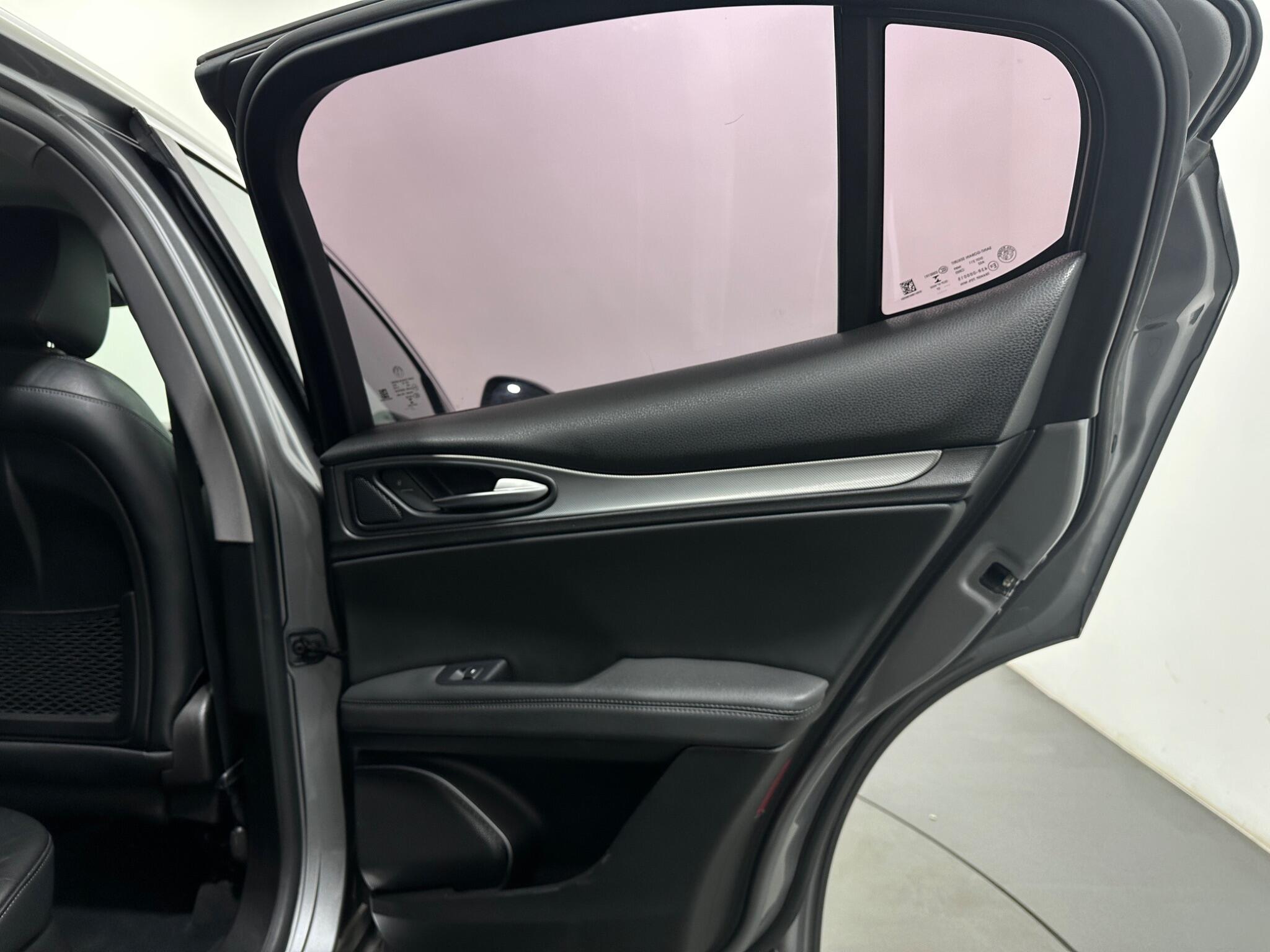 Alfa Romeo Stelvio view 42