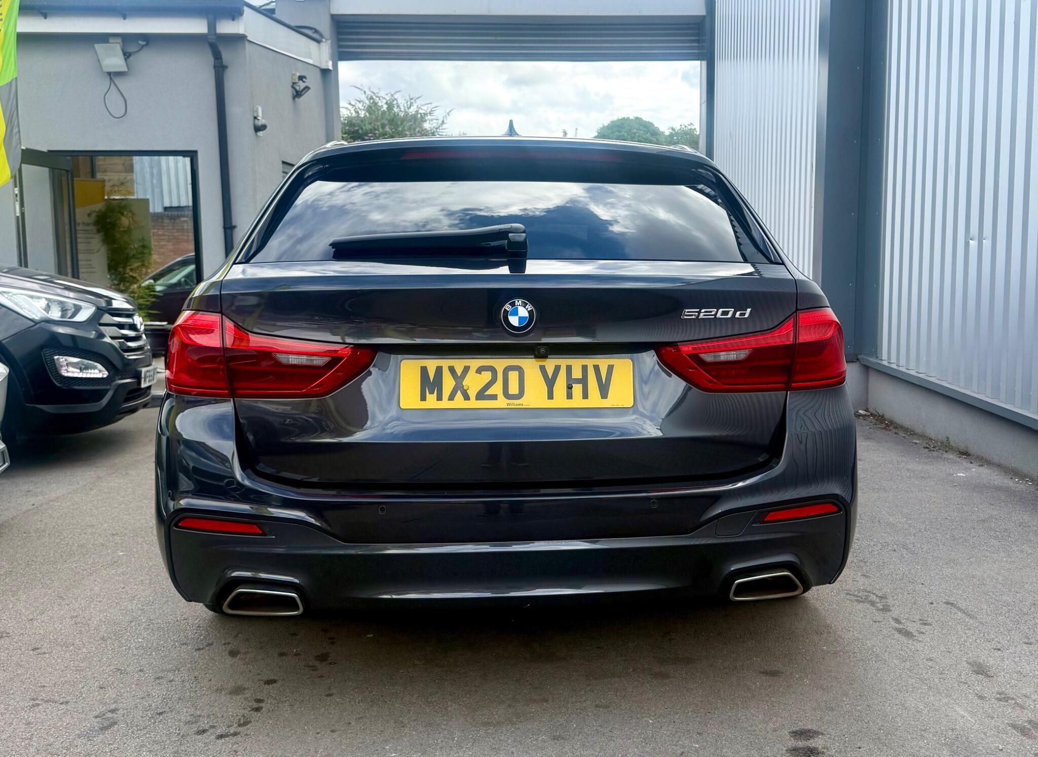 BMW 5 Series view 7
