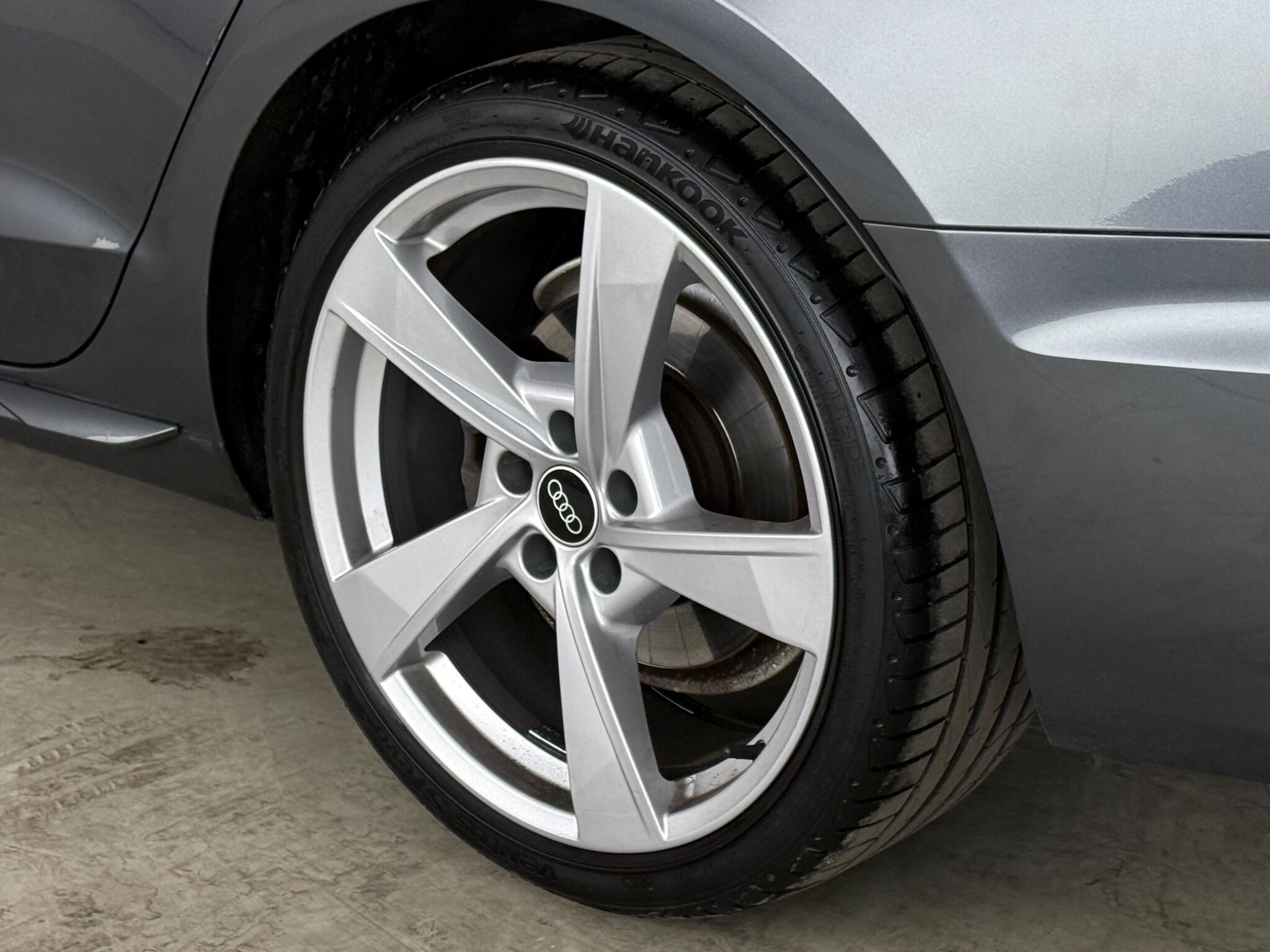 Audi A4 view 9