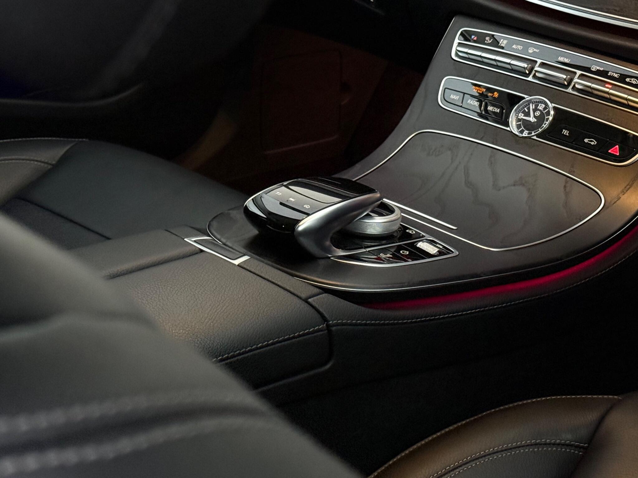 Mercedes-Benz E-Class view 32