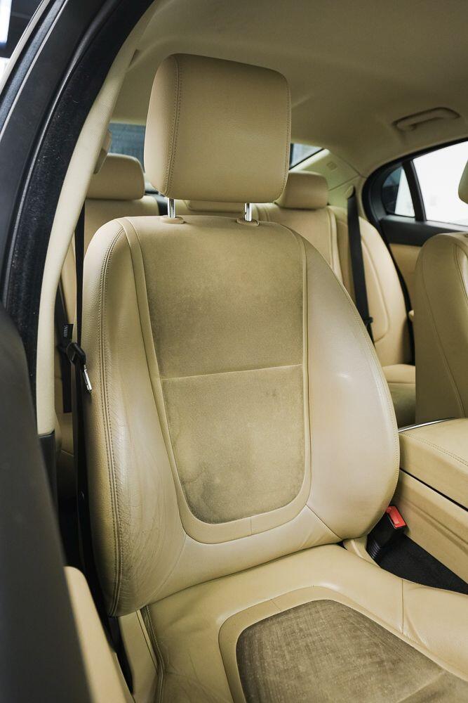 Jaguar XF view 13