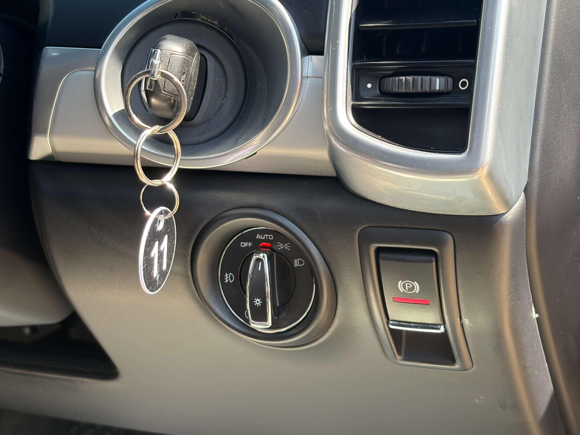 Porsche Cayenne view 45