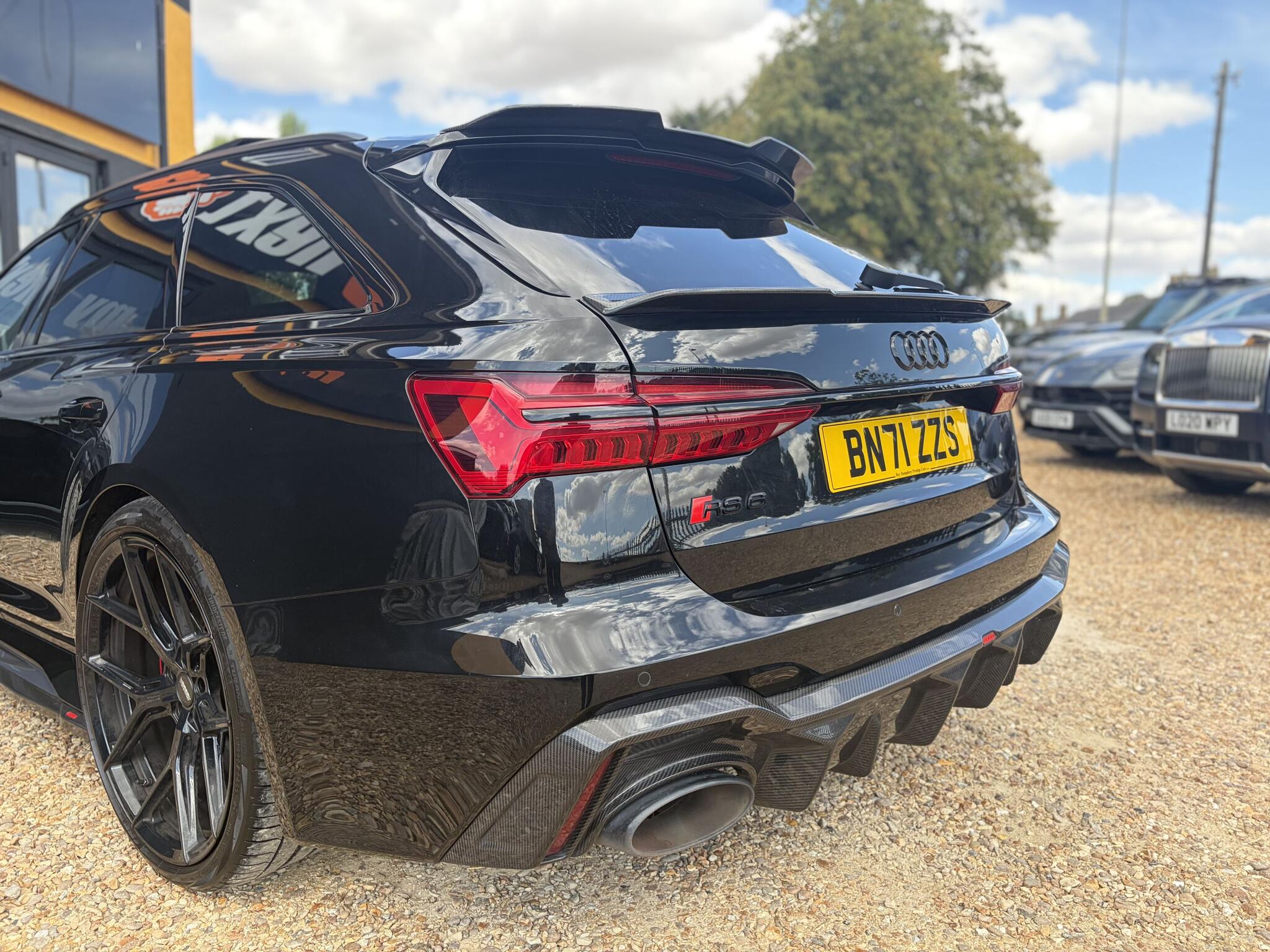 Audi RS6 Avant view 8