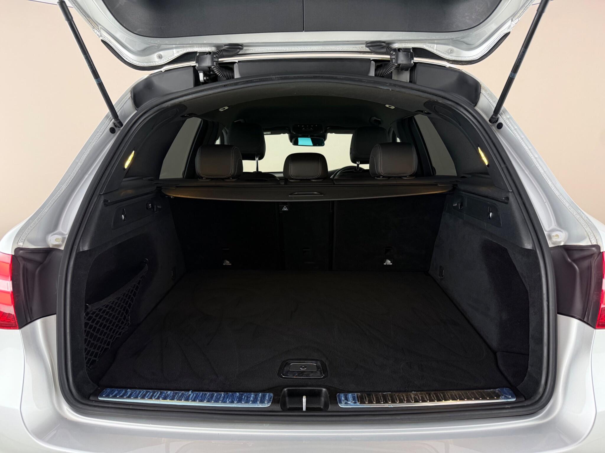 Mercedes-Benz GLC view 9