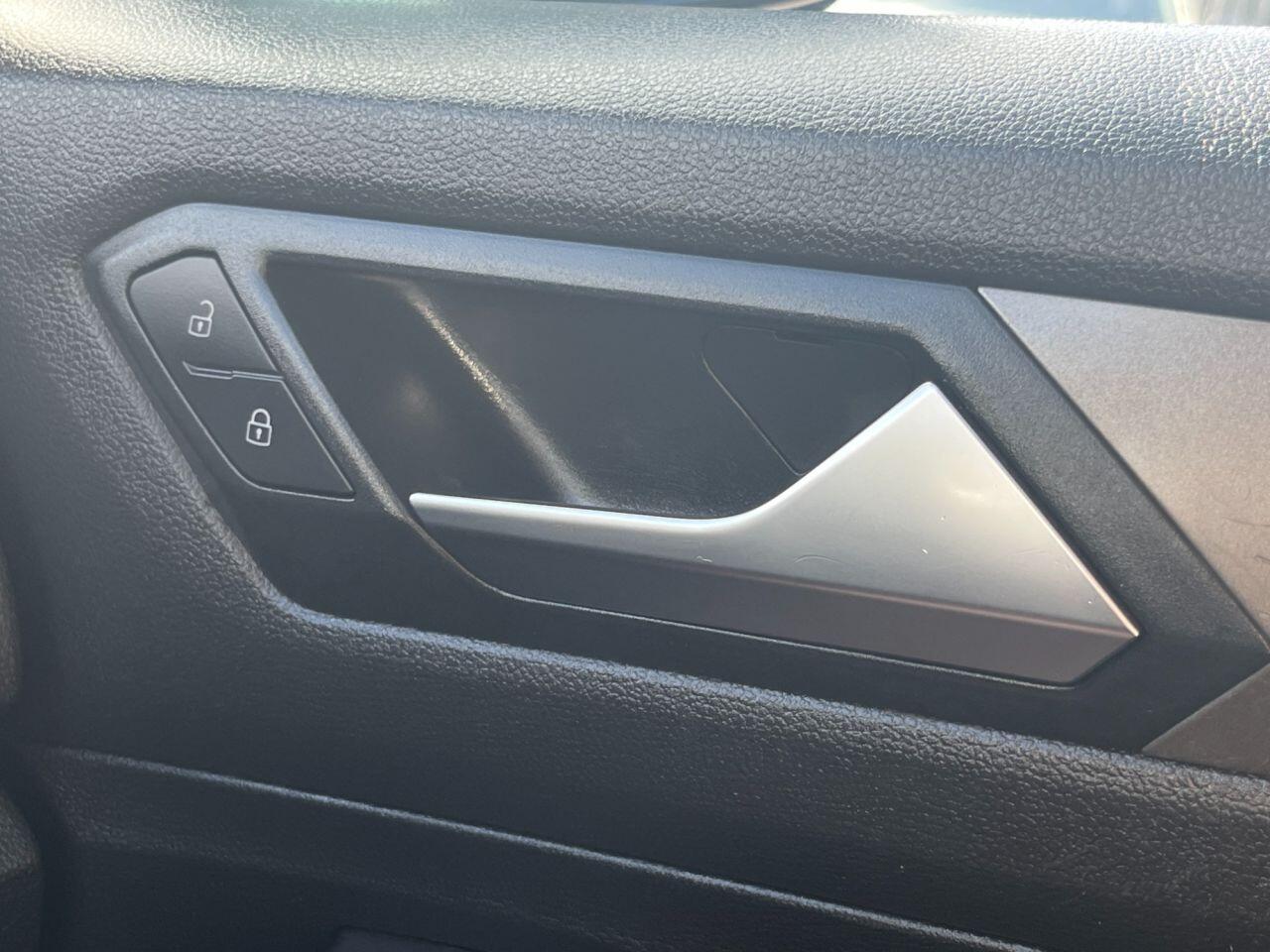 Volkswagen T-Roc view 17