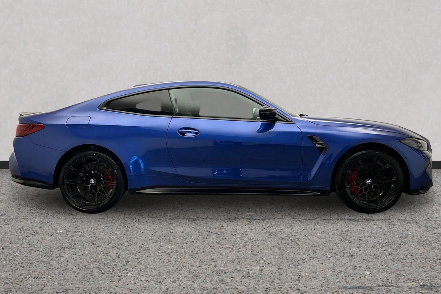 BMW M4 view 3
