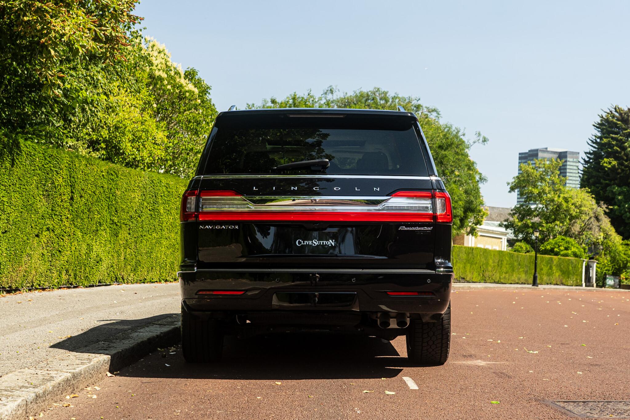 Lincoln Navigator view 11