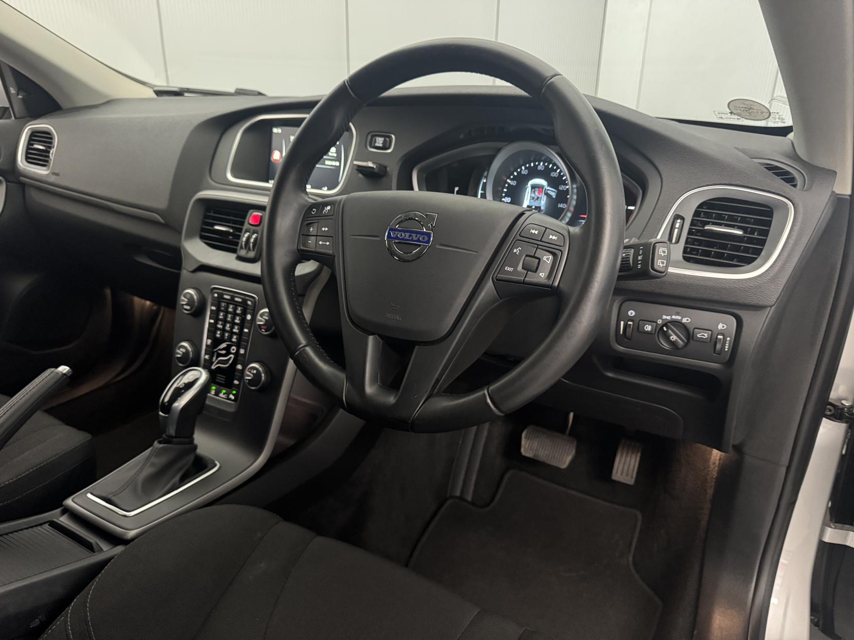 Volvo V40 view 57