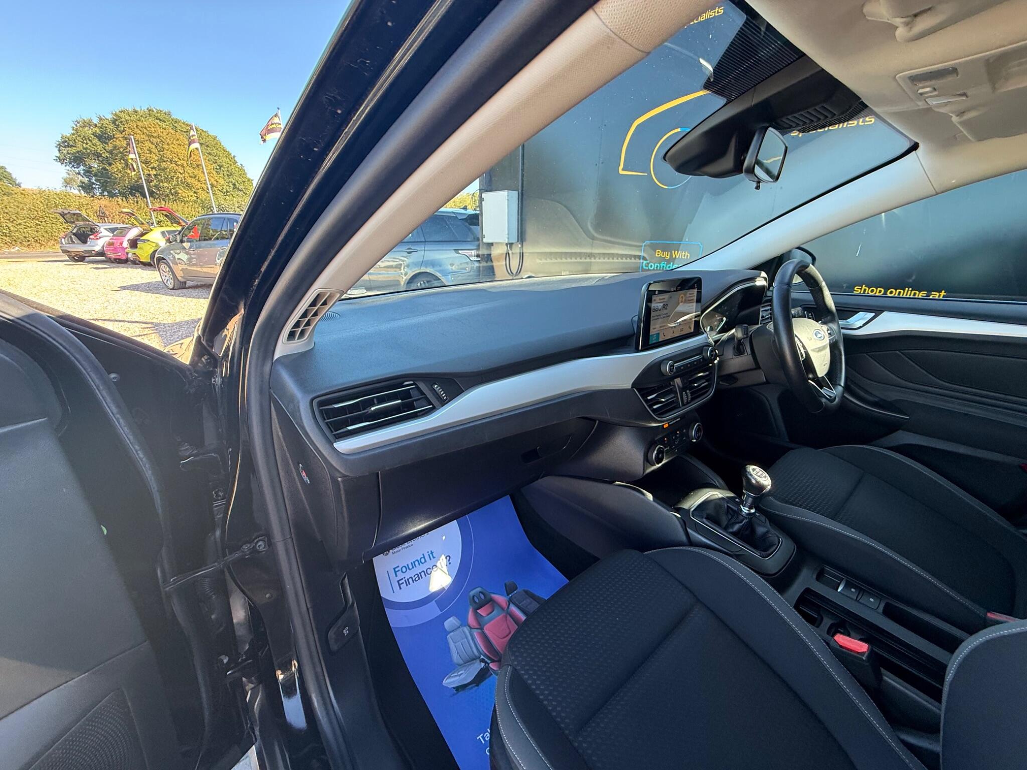 Ford Focus view 18