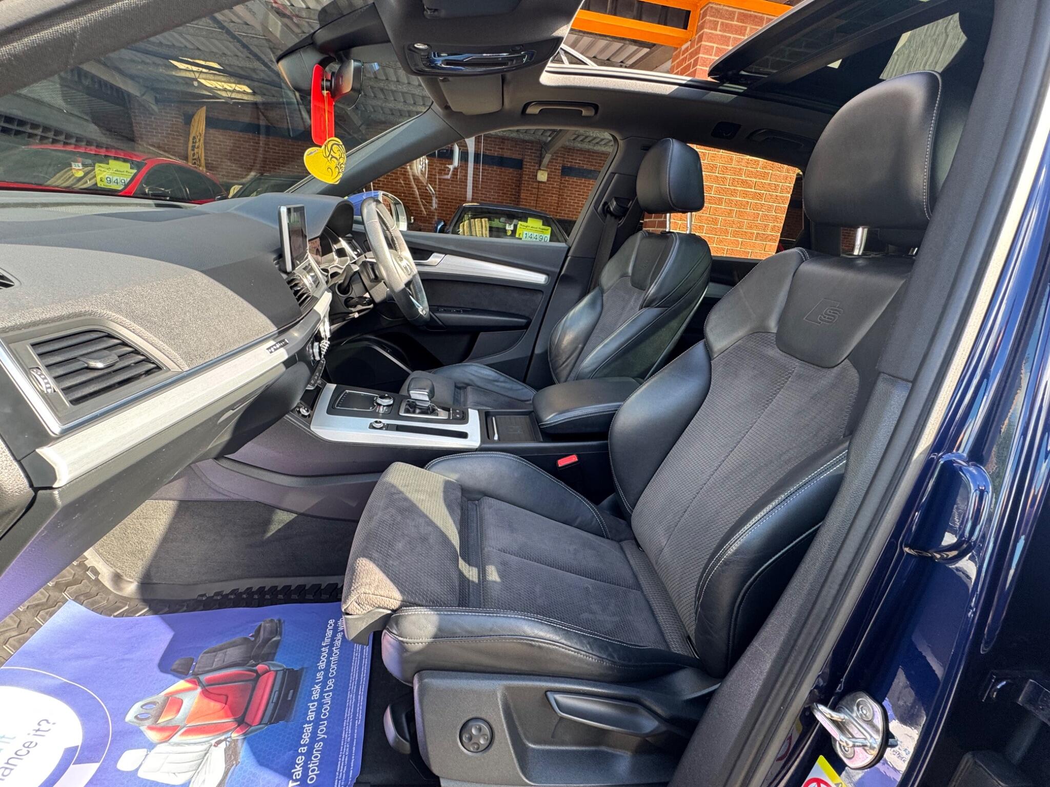 Audi Q5 view 9