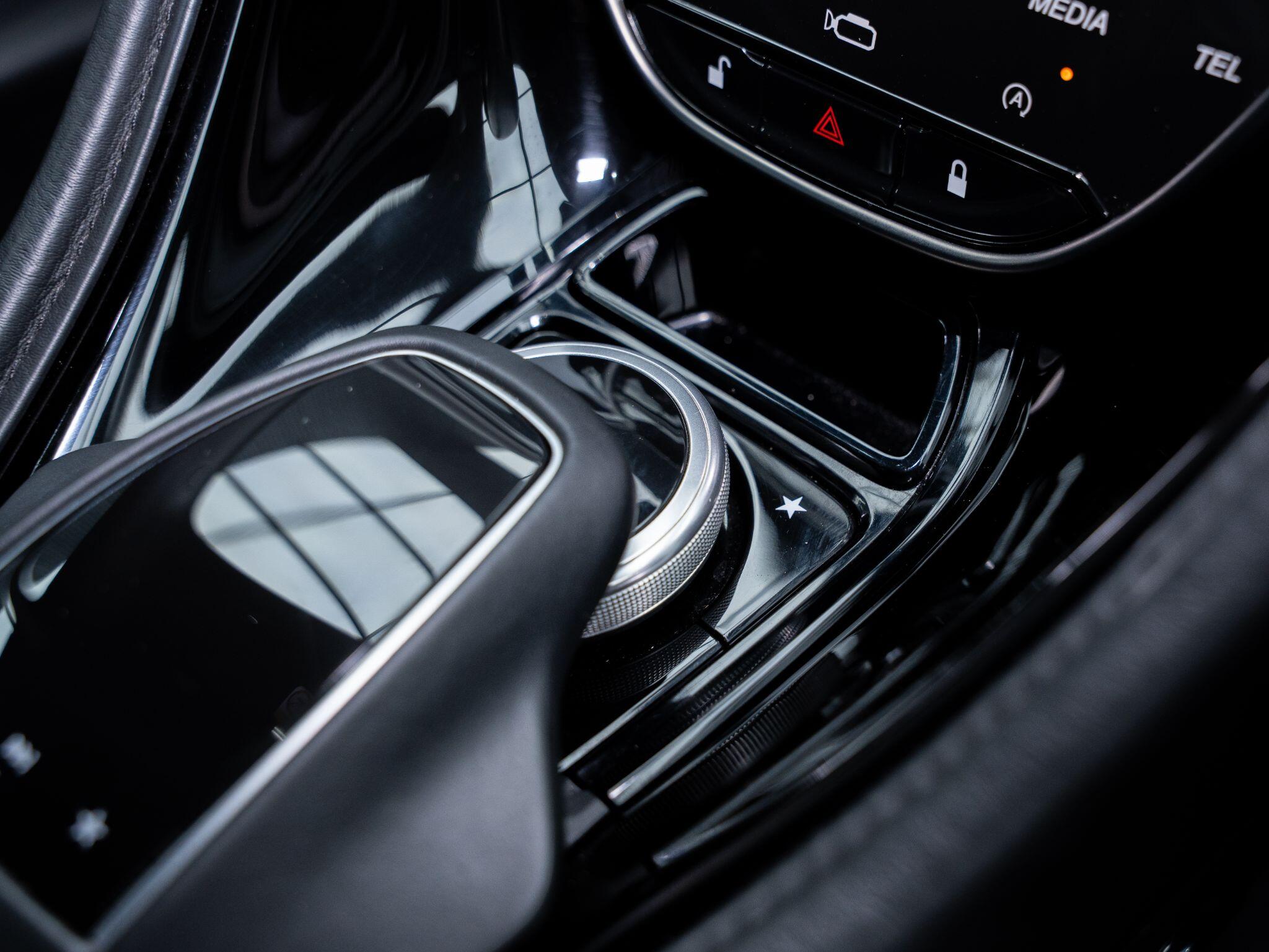 Aston Martin DB11 view 18
