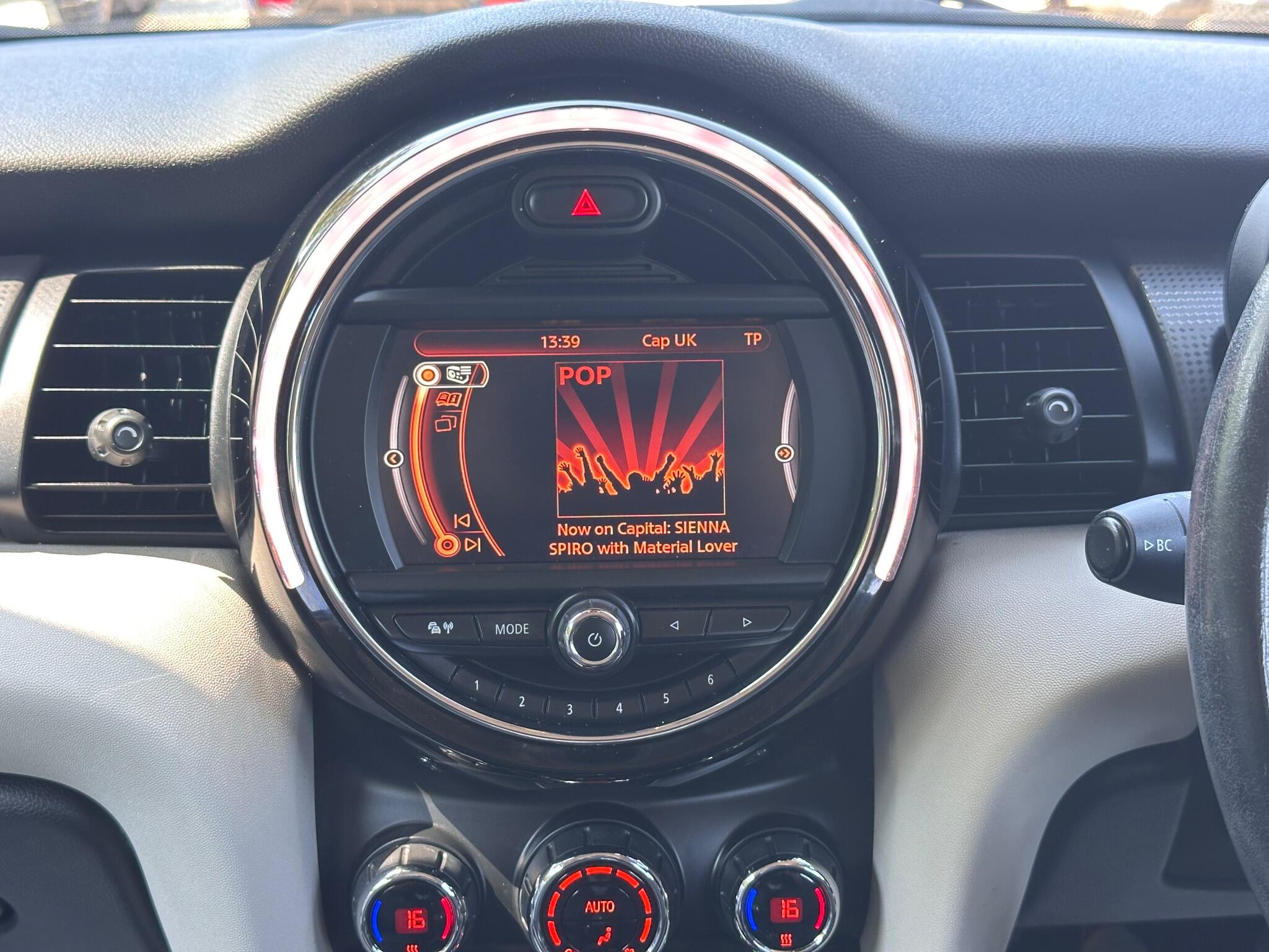 MINI Hatch view 35