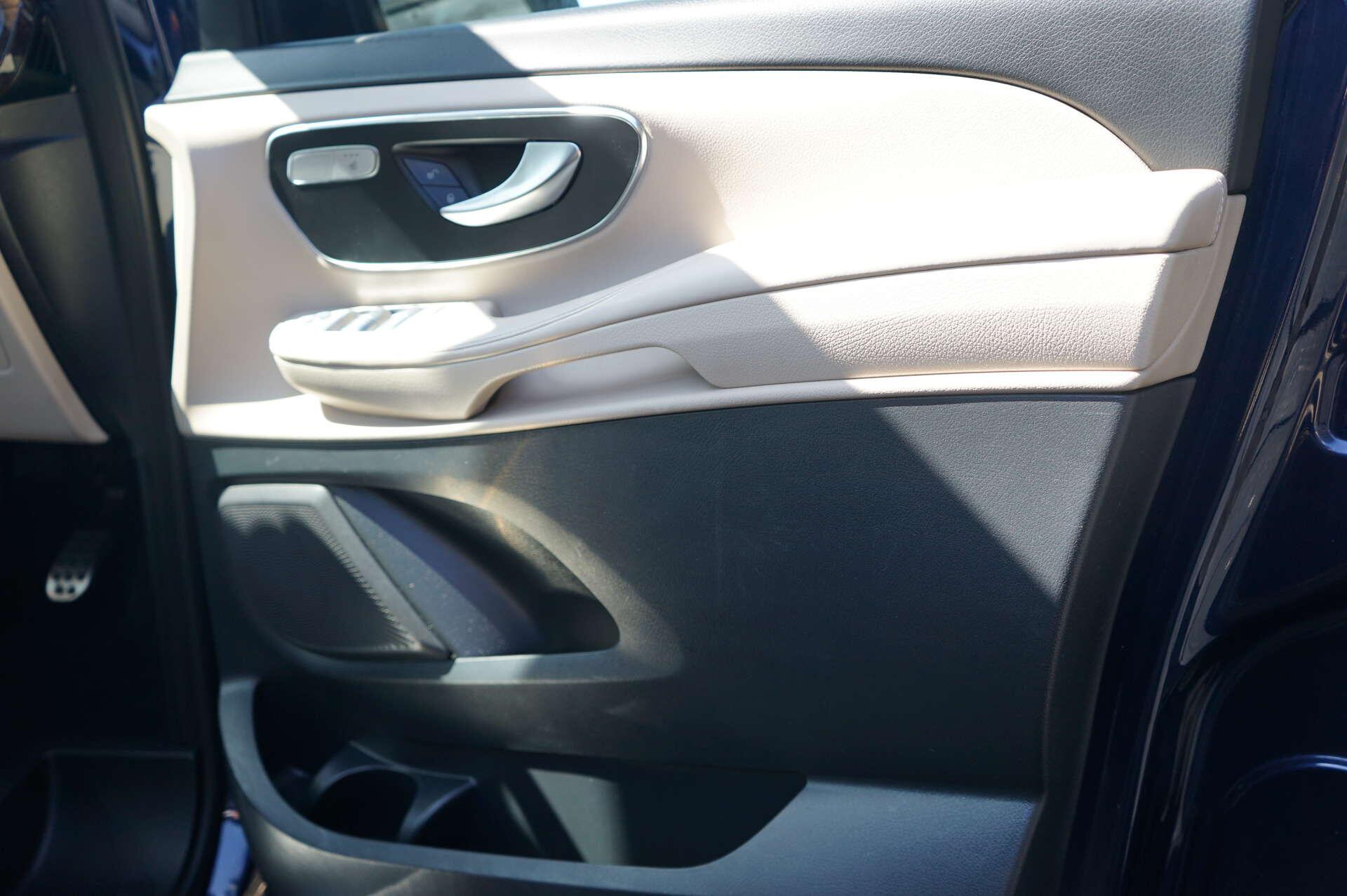 Mercedes-Benz V-Class view 20