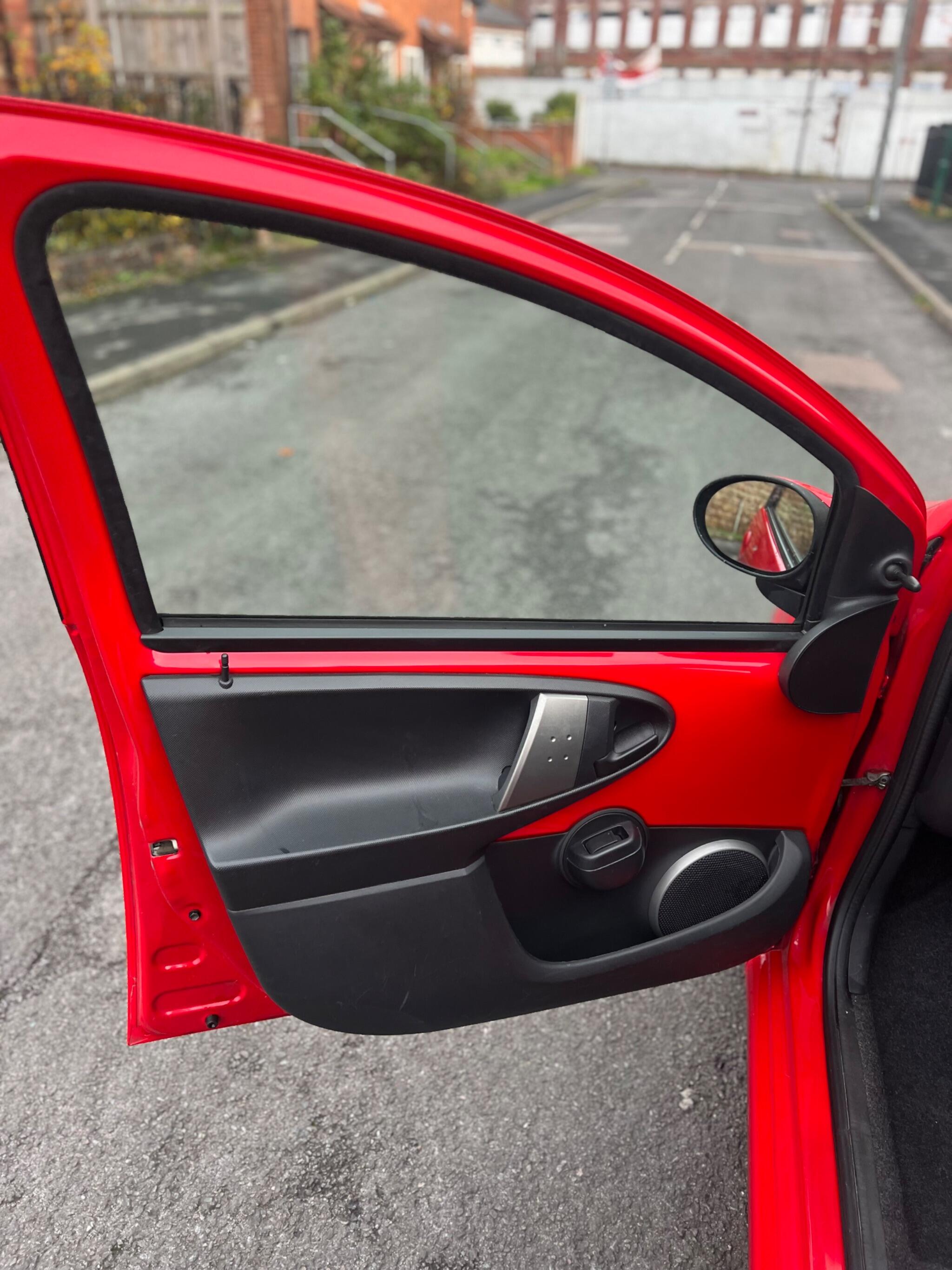 2014 Toyota AYGO image 15