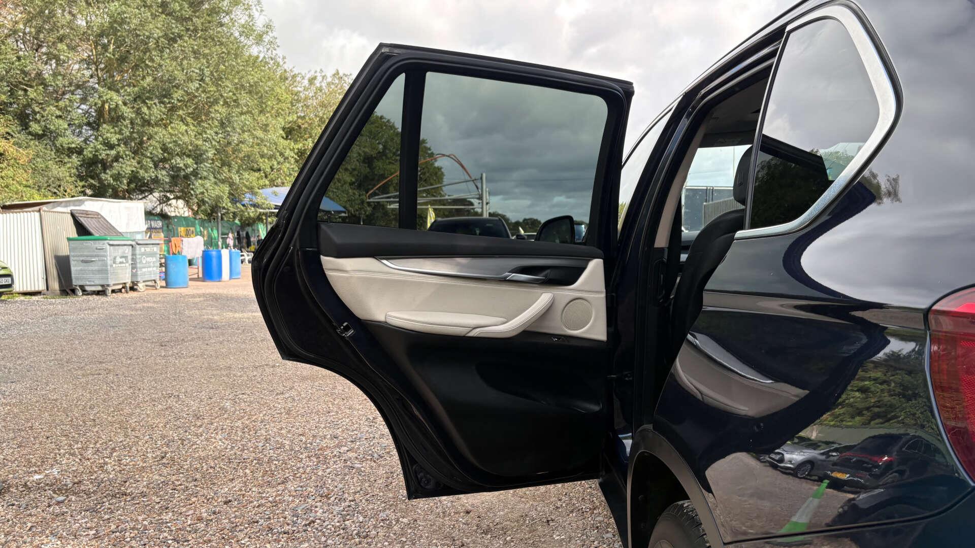 BMW X5 view 49