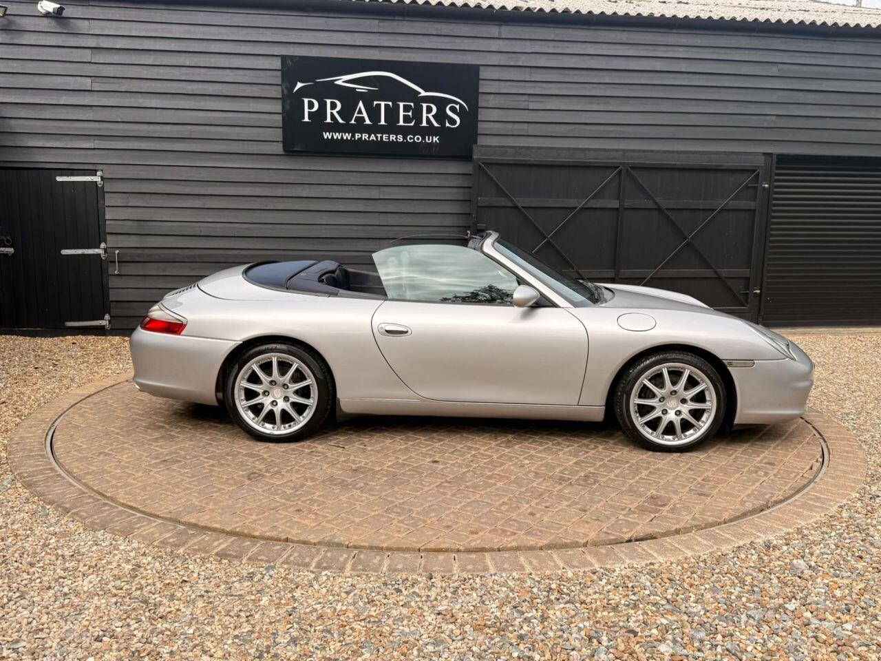 Porsche 911 view 17