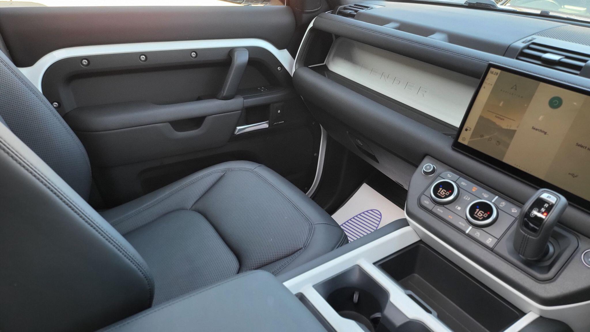 Land Rover Defender view 5