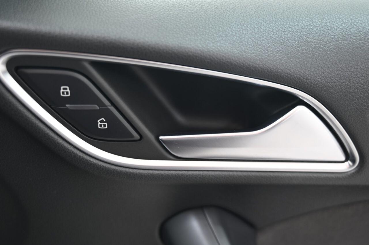 Audi Q3 view 34