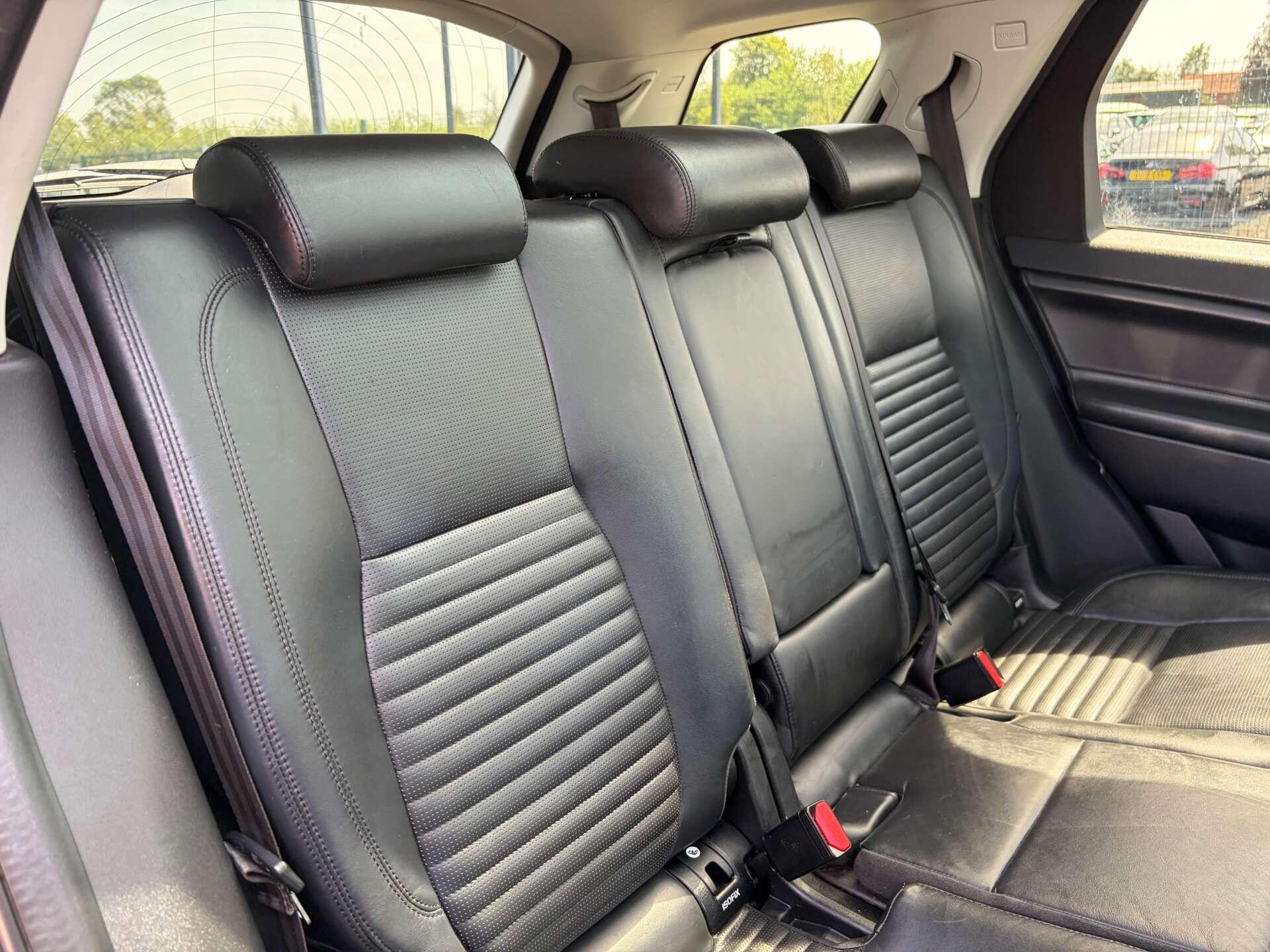 Land Rover Discovery Sport view 31