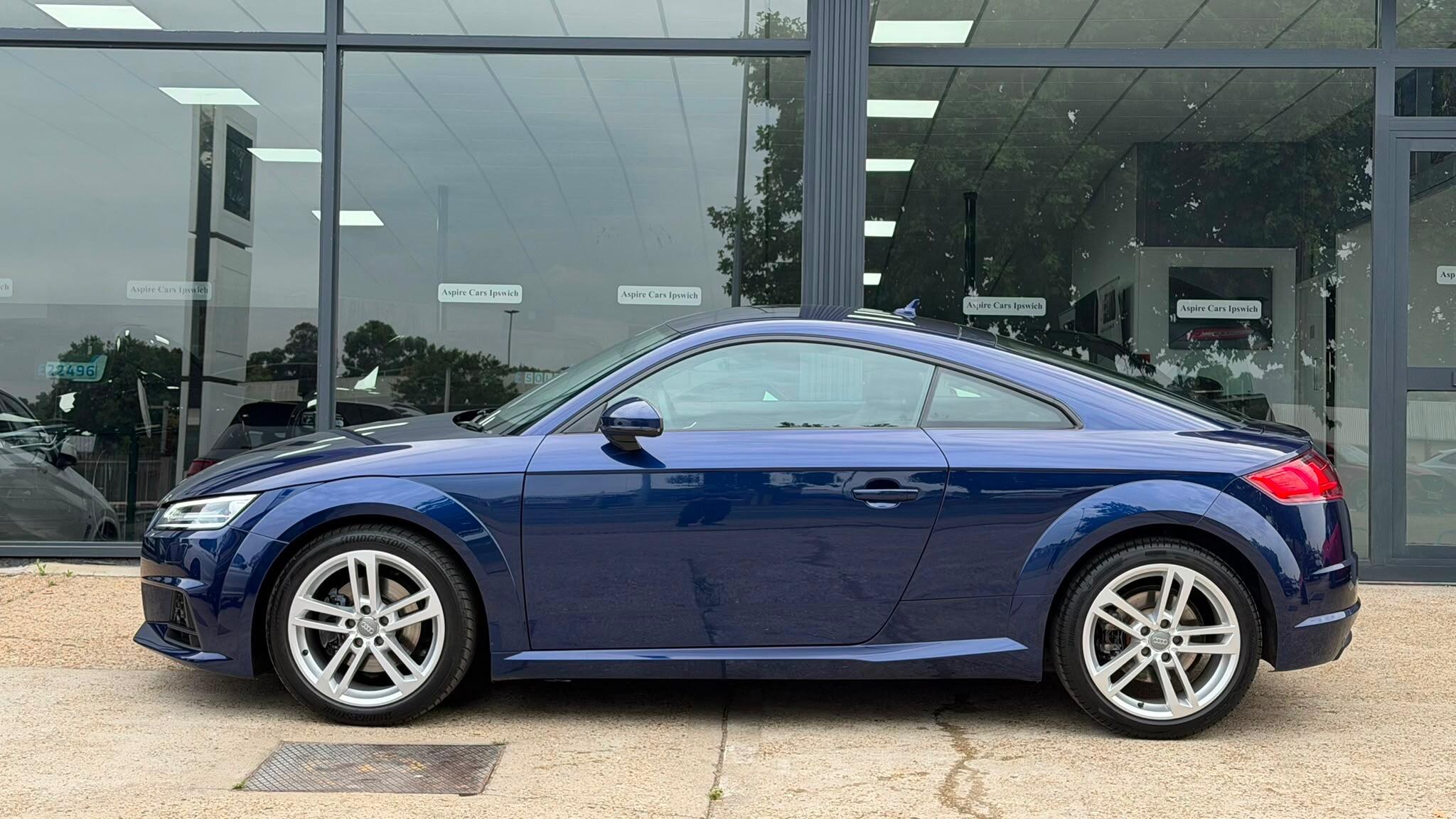 Audi TT view 3