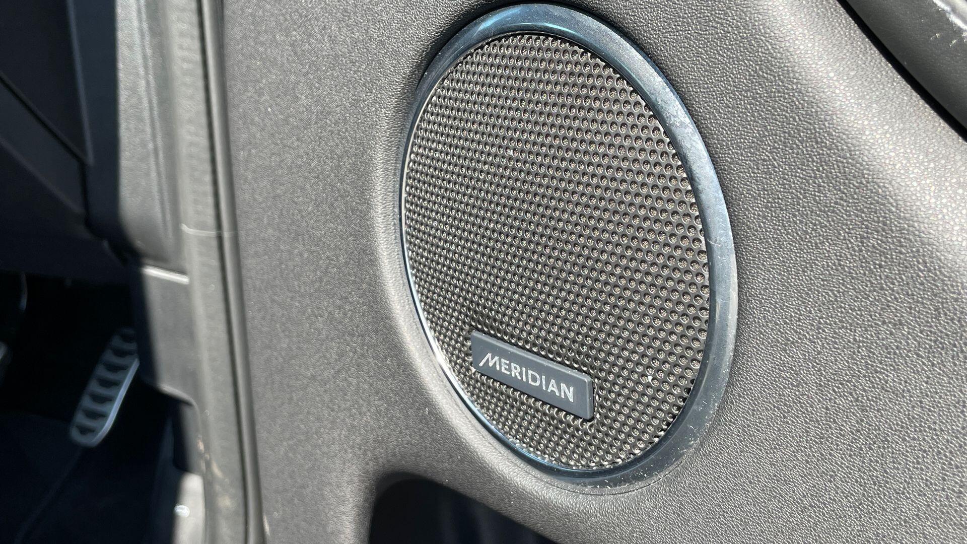 Land Rover Discovery Sport view 24