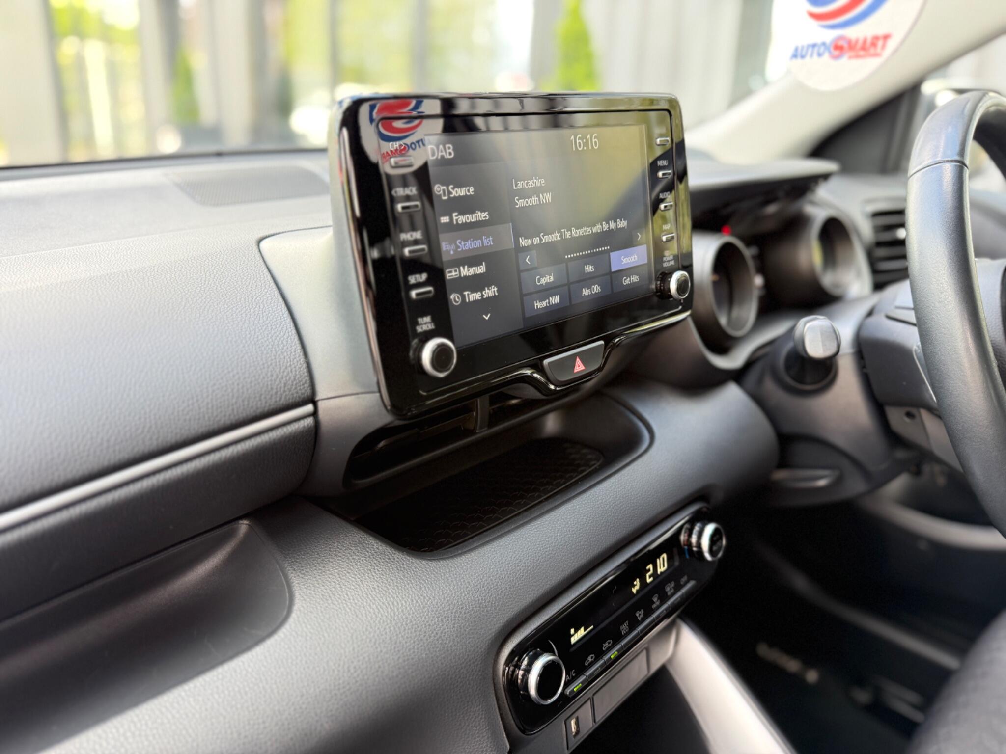 Toyota Yaris view 45