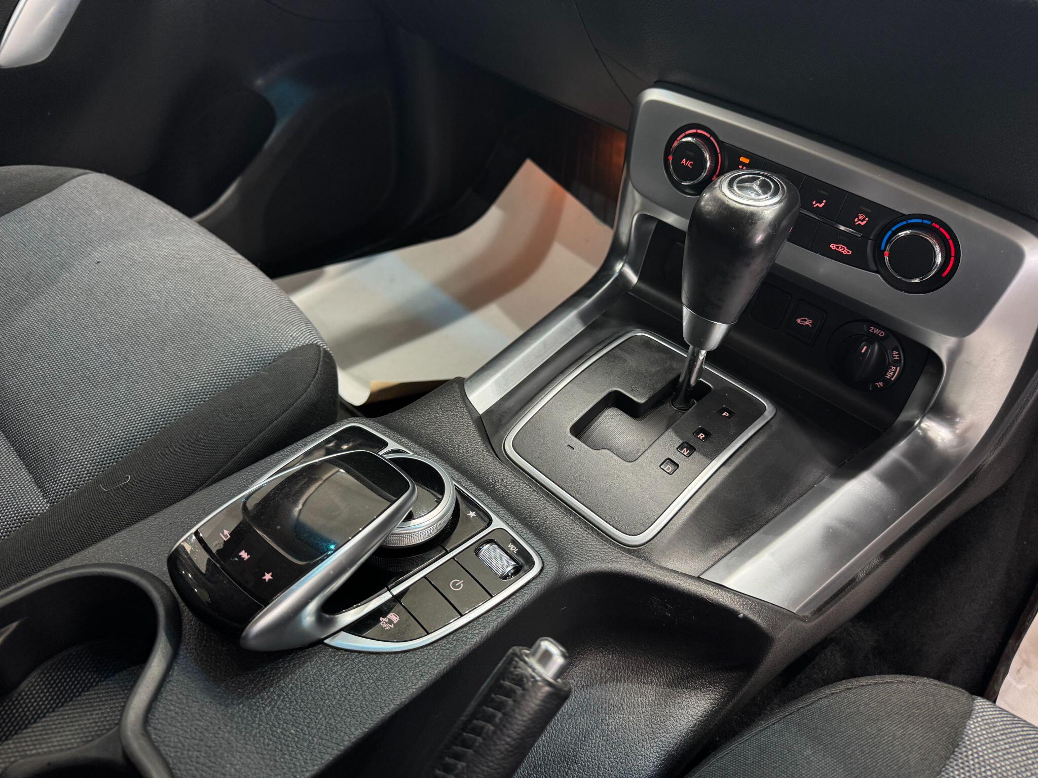 Mercedes-Benz X-Class view 35