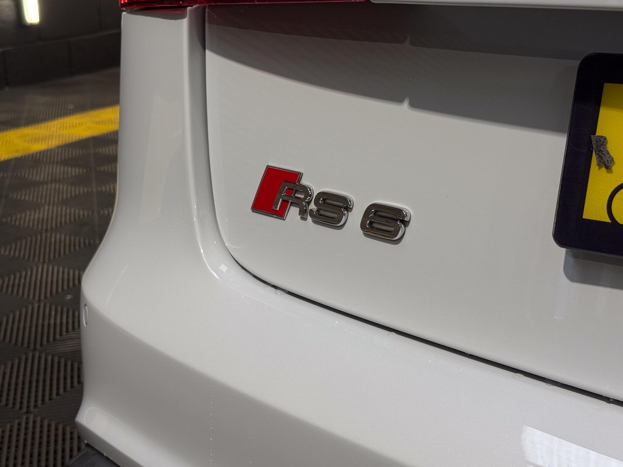 Audi RS6 Avant view 16