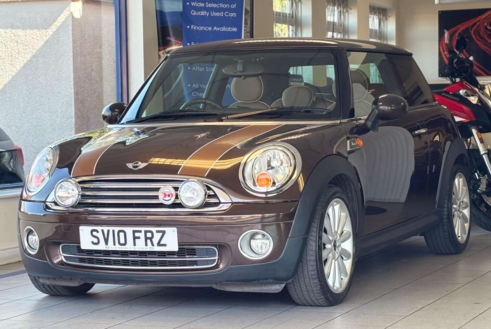 Mini Hatch view 6