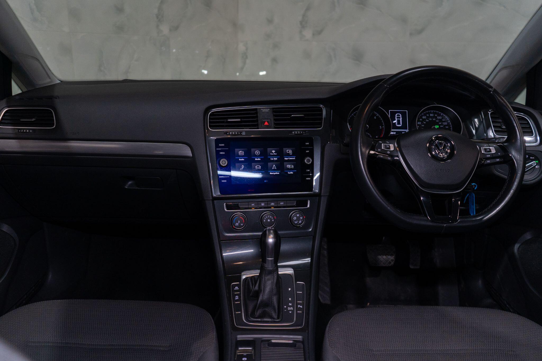 Volkswagen Golf view 13