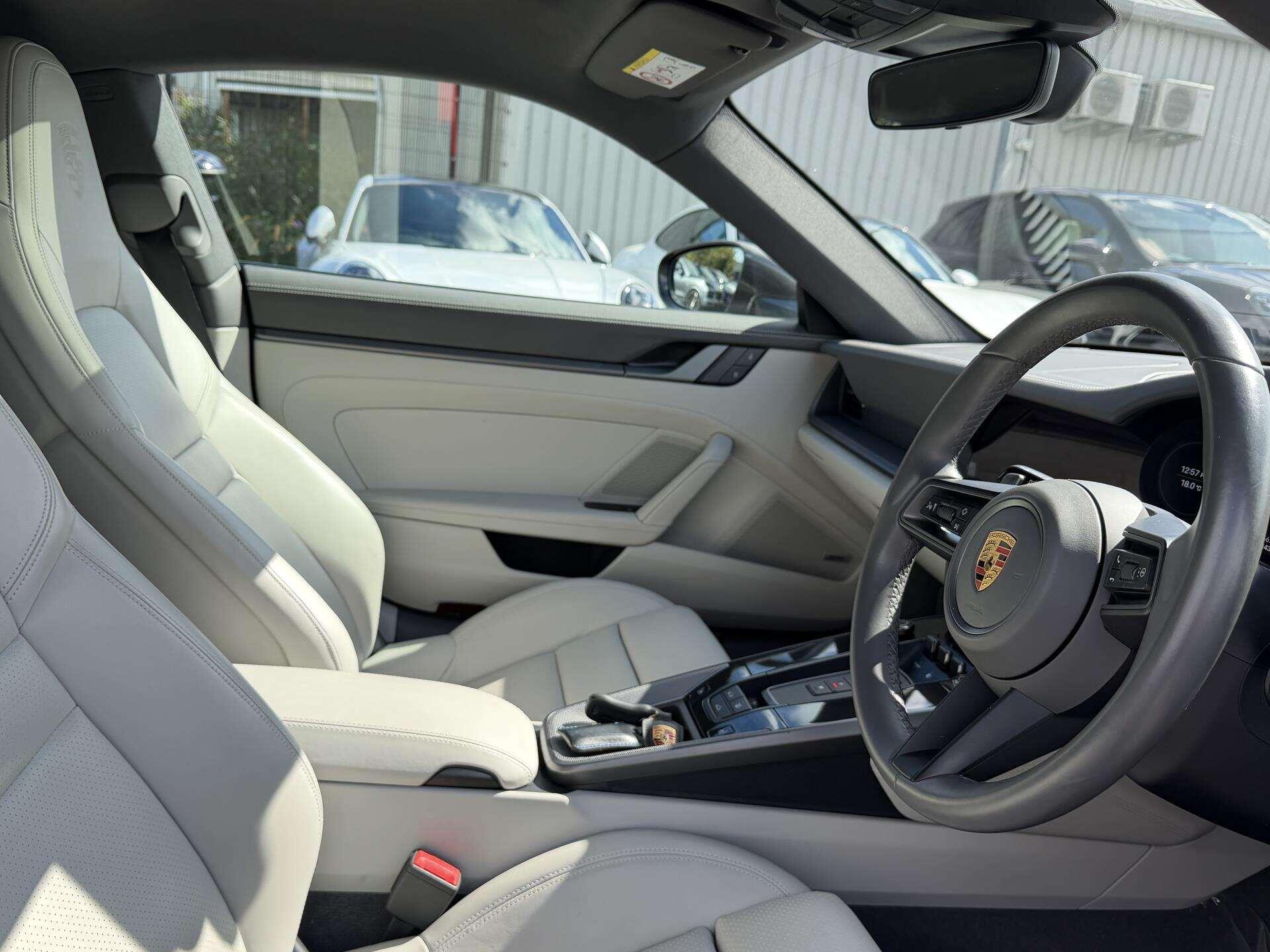 Porsche 911 view 12