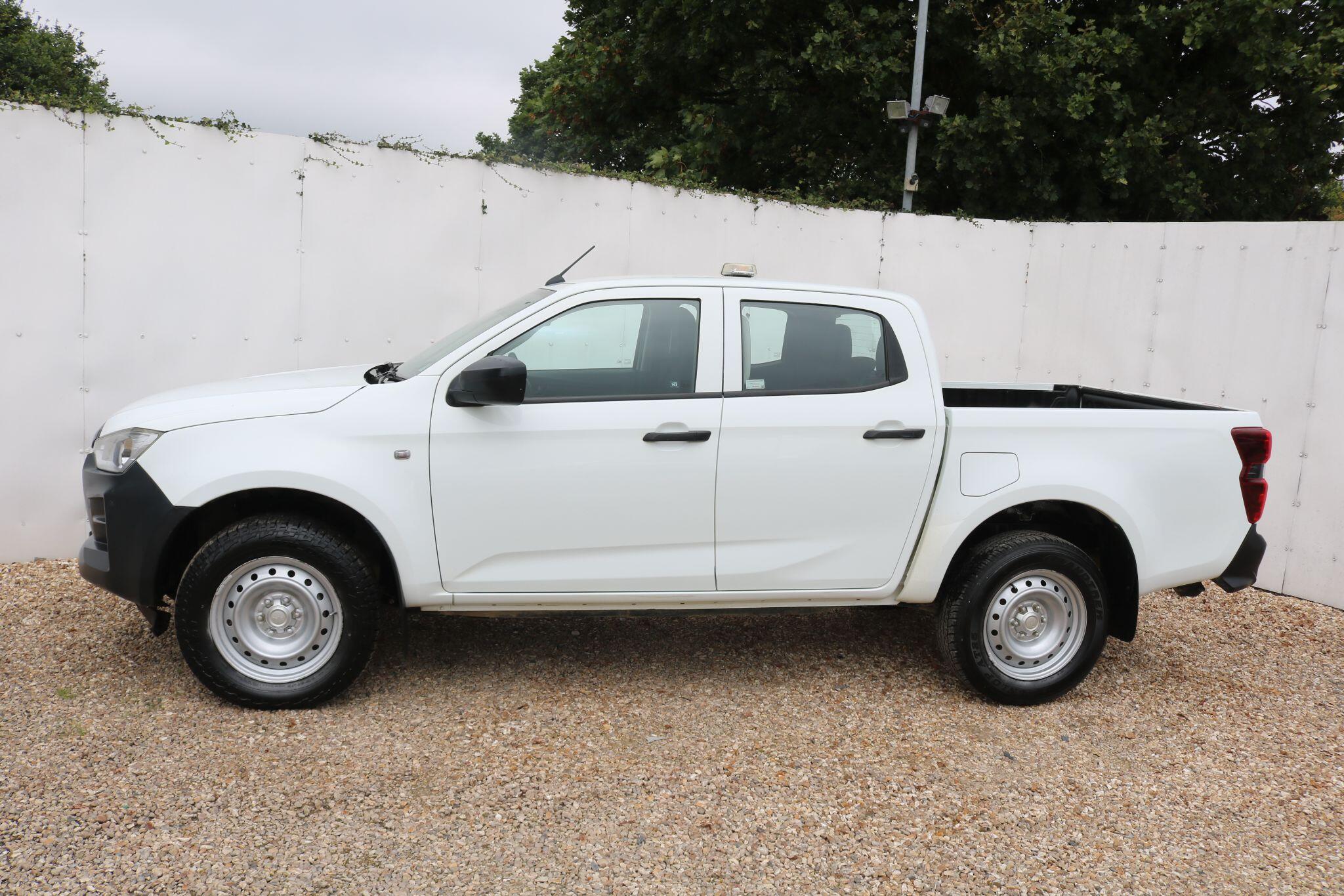 Isuzu D-Max view 3