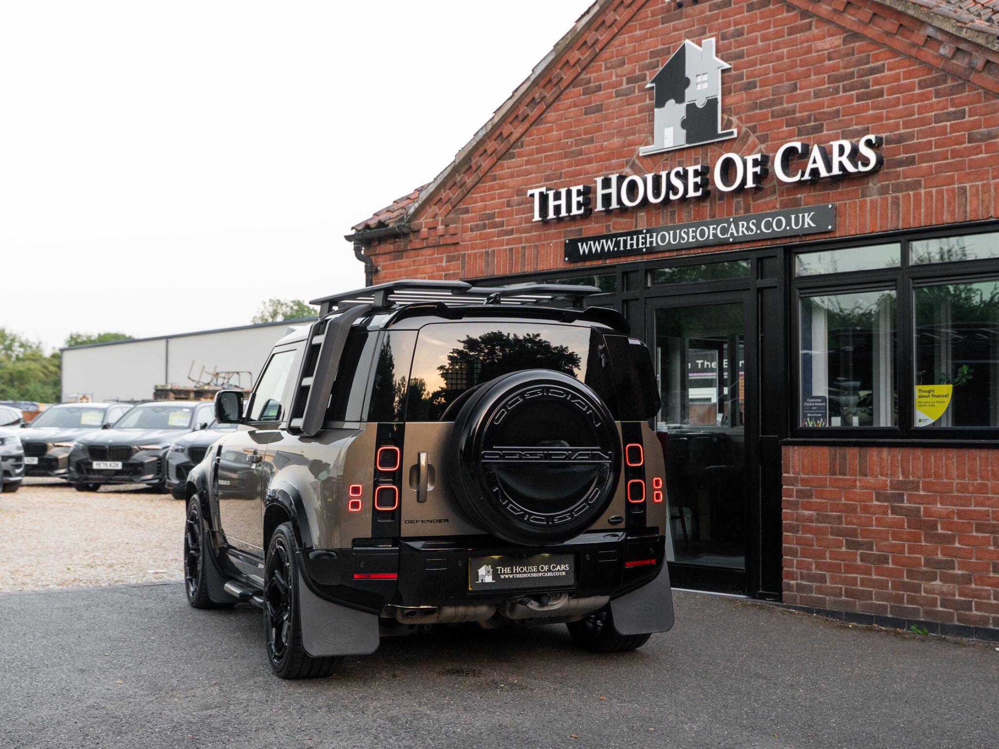 Land Rover Defender 90 view 4