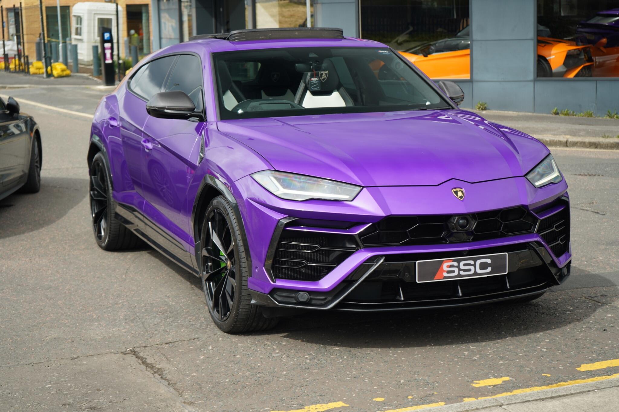 Lamborghini Urus view 4