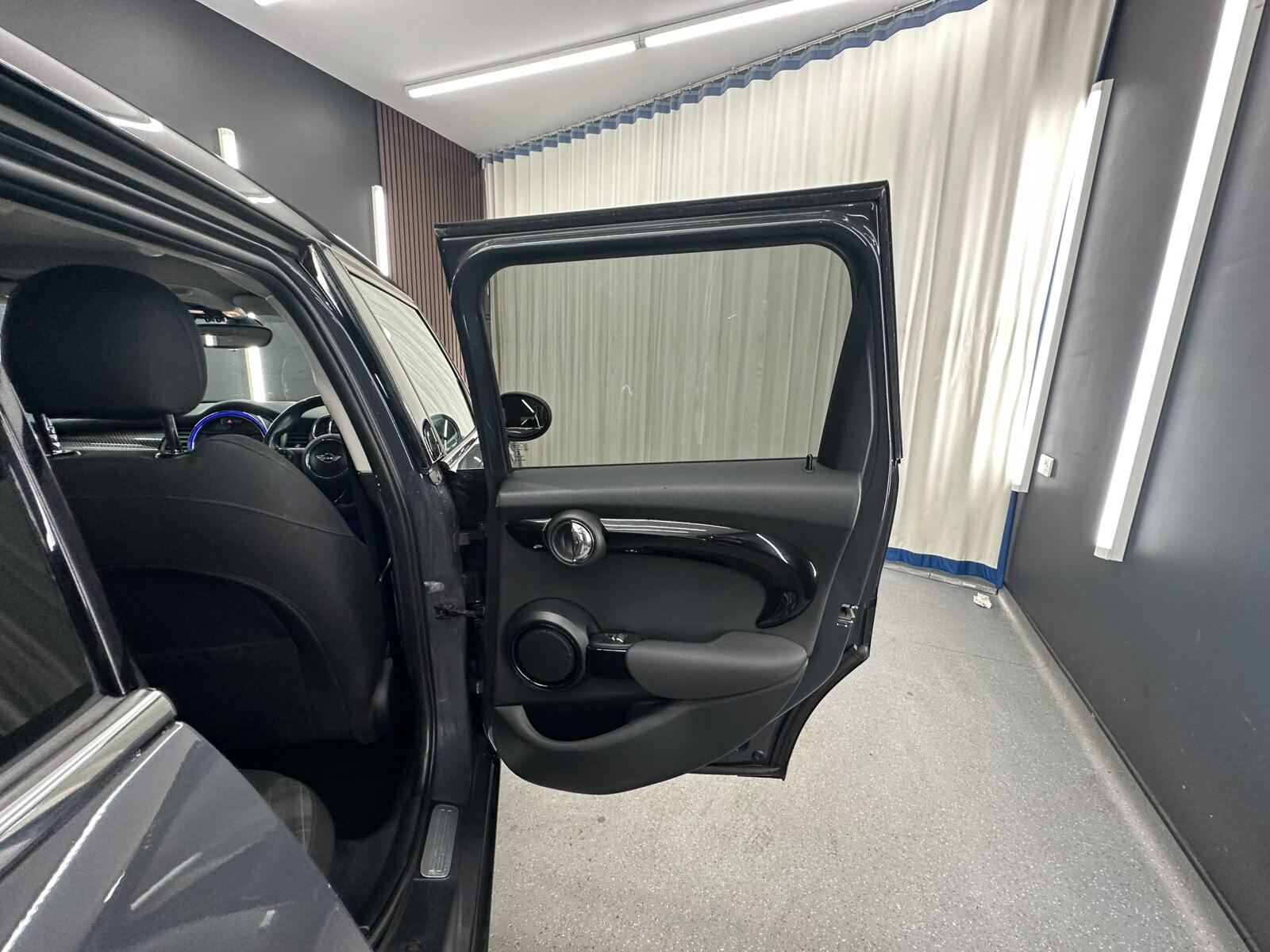 MINI Hatch view 22