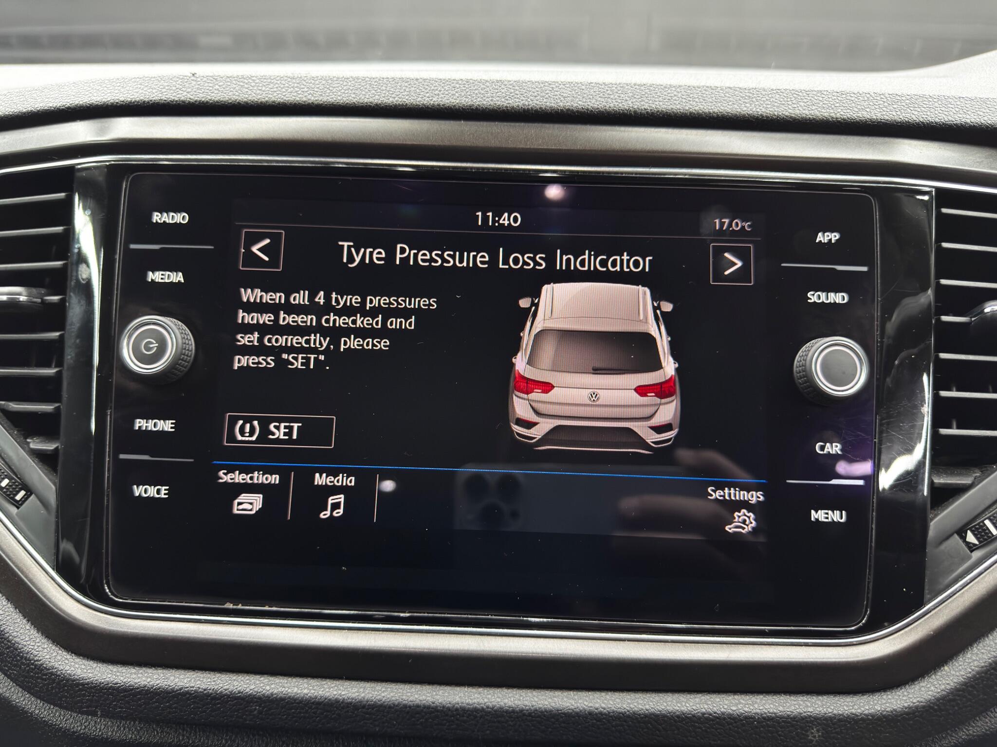 Volkswagen T-Roc view 32