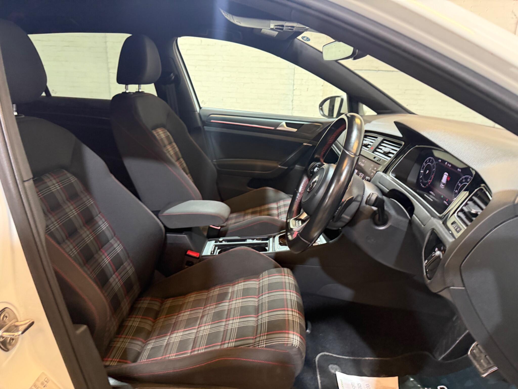 Volkswagen Golf view 19
